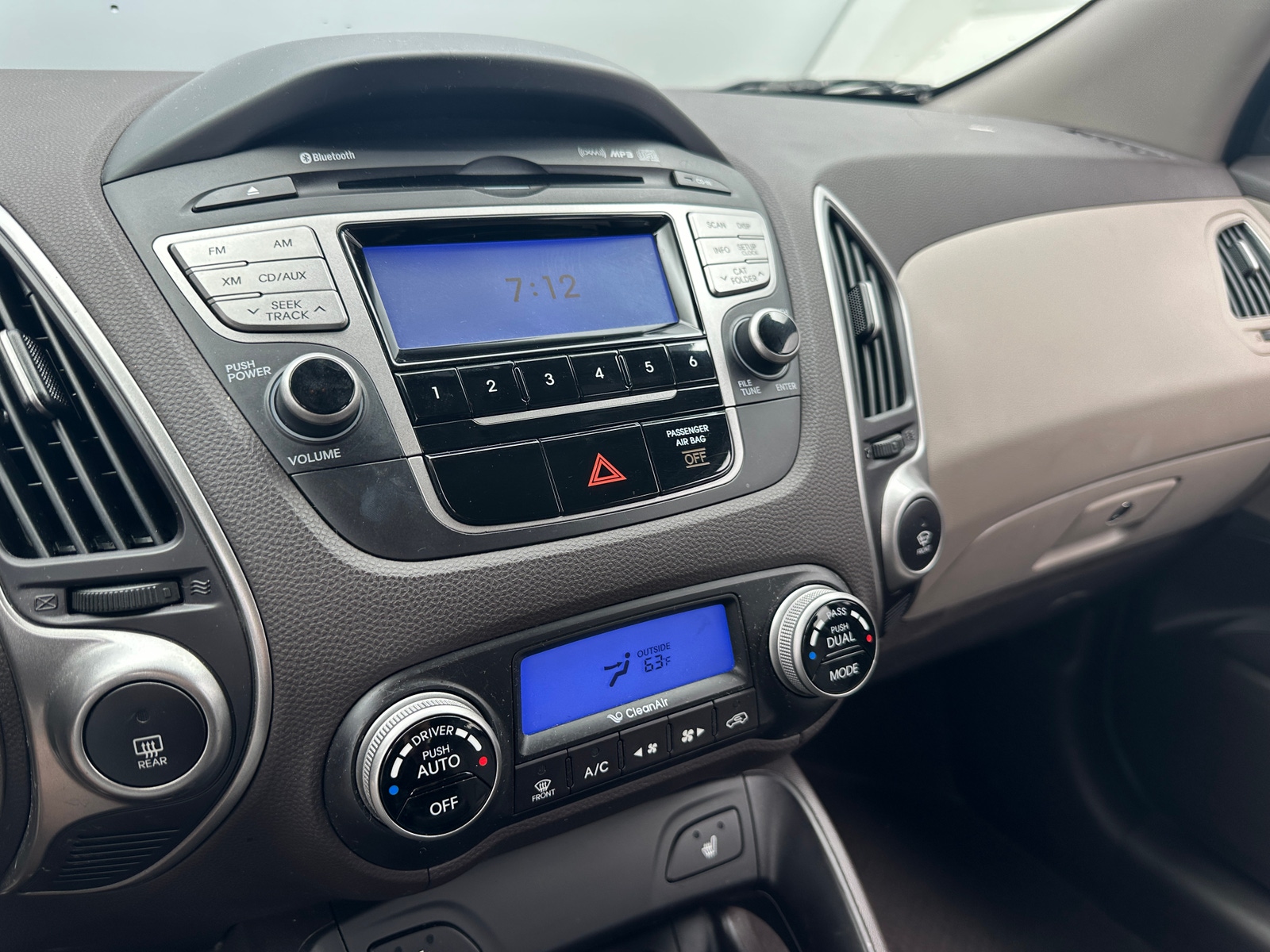 Thumbnail: 2011 Hyundai Tucson - 3
