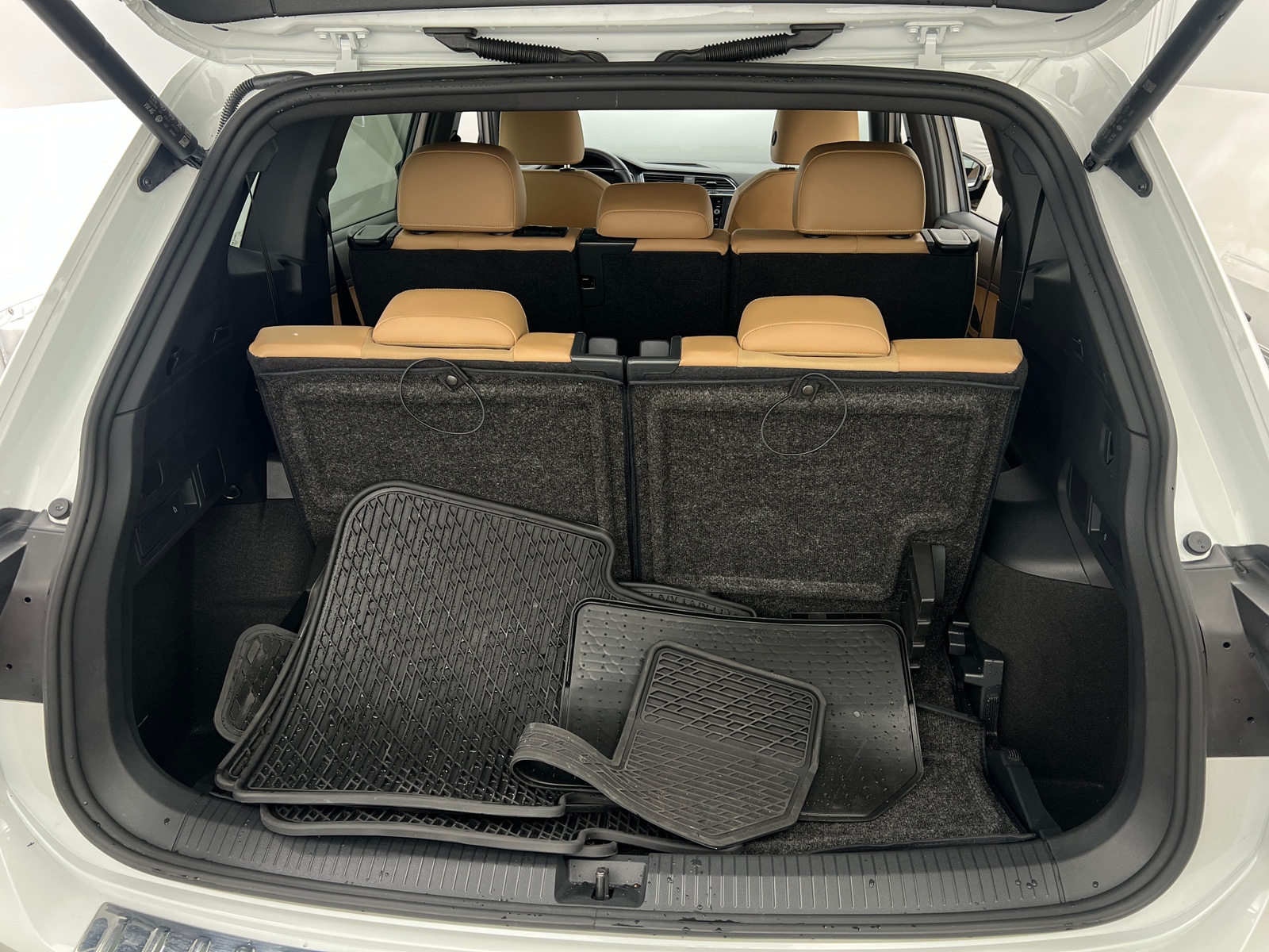 Thumbnail: 2024 Volkswagen Tiguan - 6