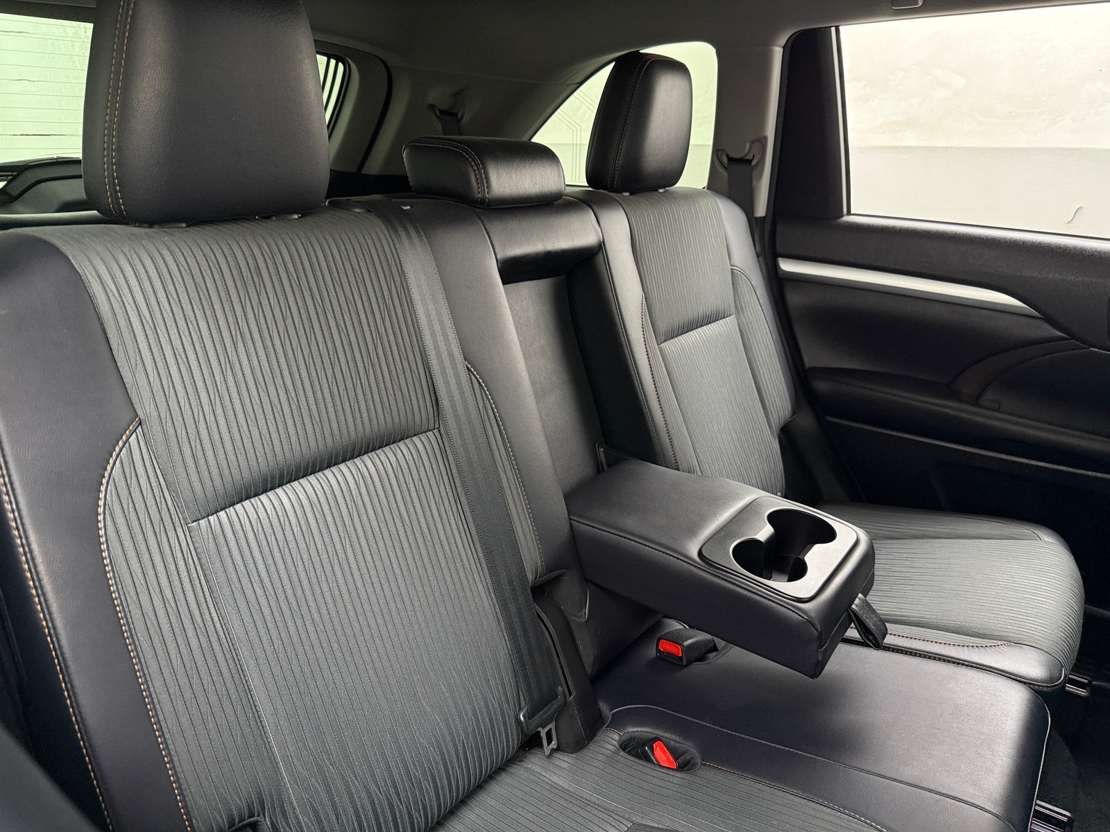 Thumbnail: 2016 Toyota Highlander - 5