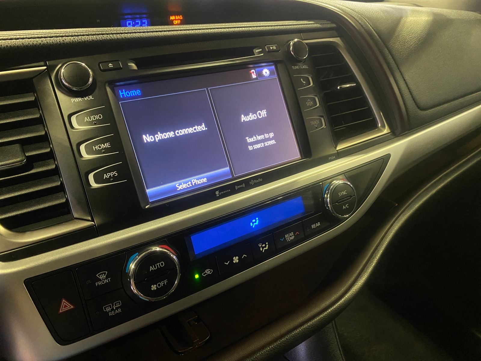 Thumbnail: 2016 Toyota Highlander - 3