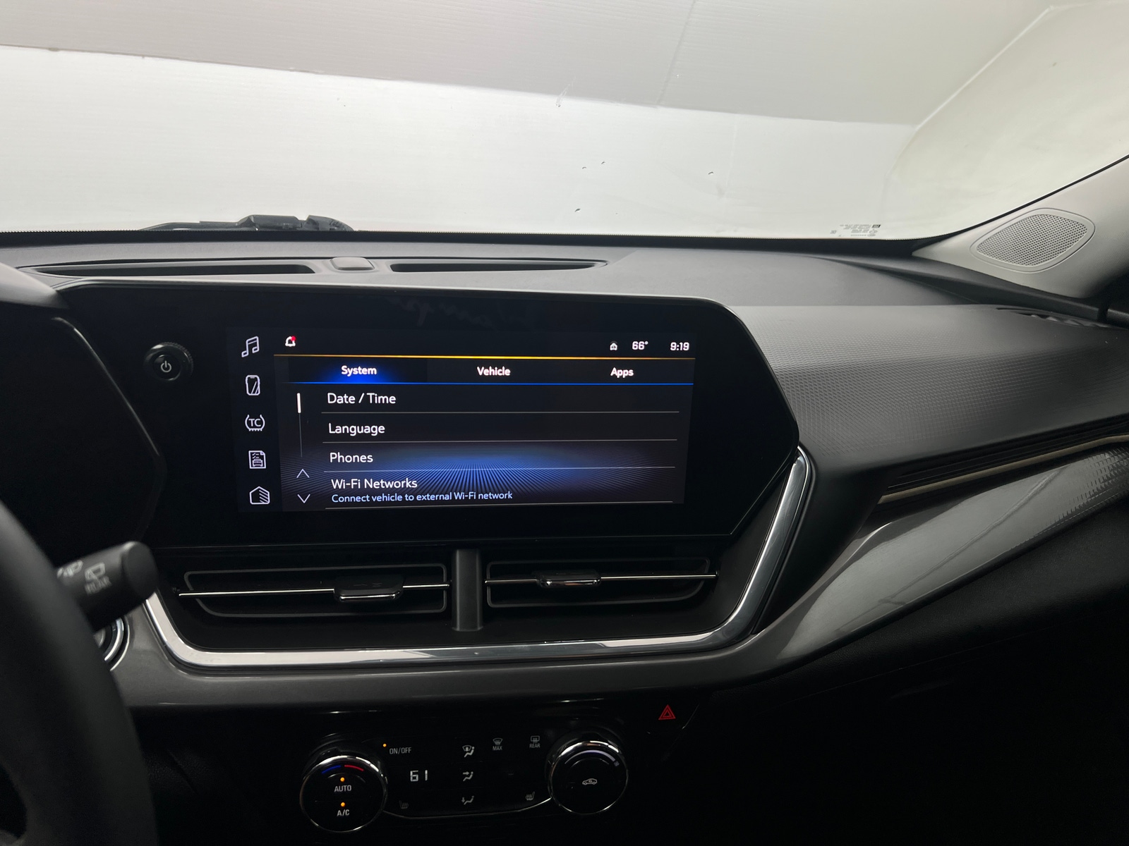 Thumbnail: 2024 Chevrolet Trax - 3