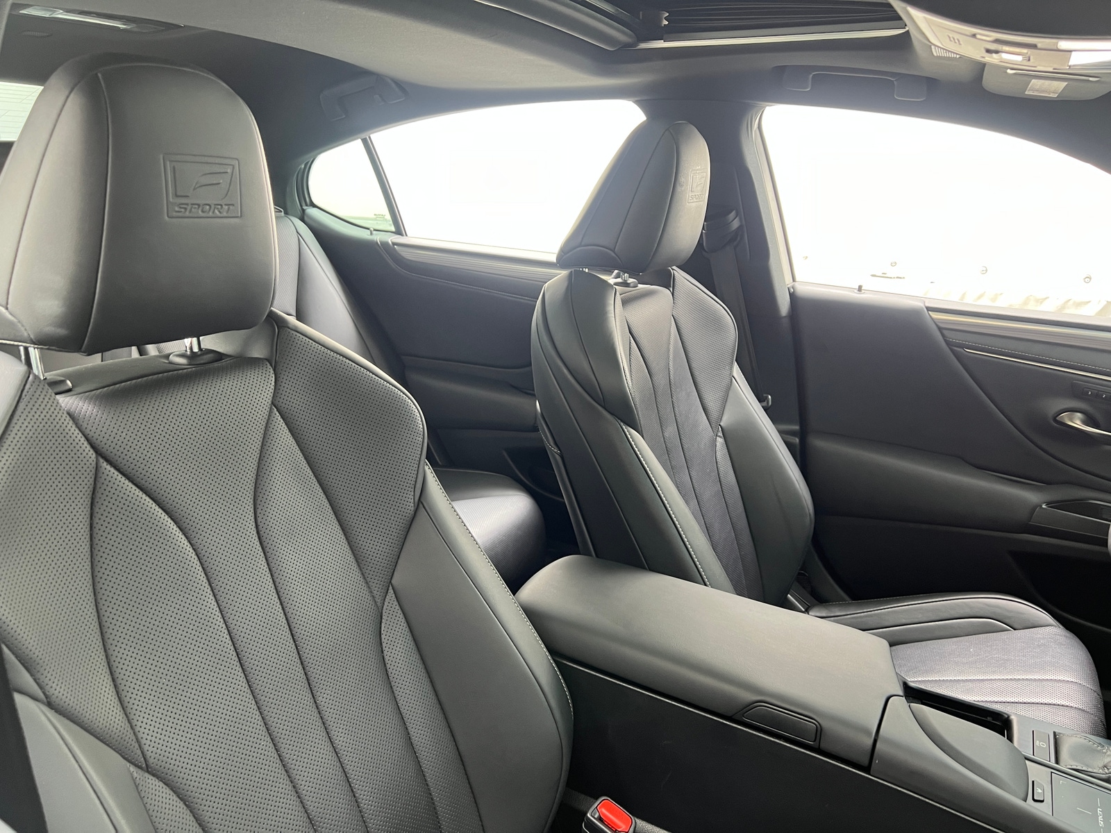 Thumbnail: 2019 Lexus ES - 2