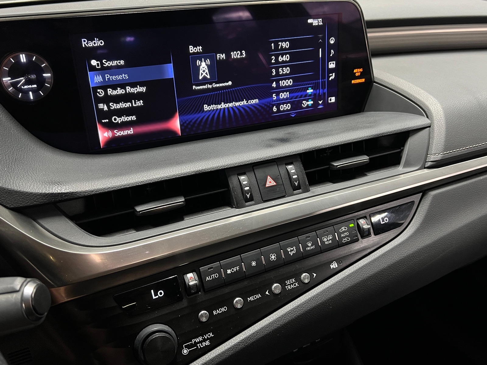 Thumbnail: 2019 Lexus ES - 4