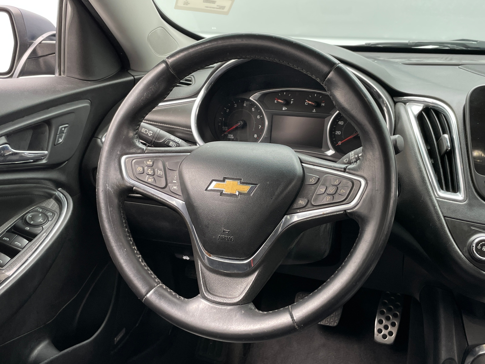 Thumbnail: 2016 Chevrolet Malibu - 5