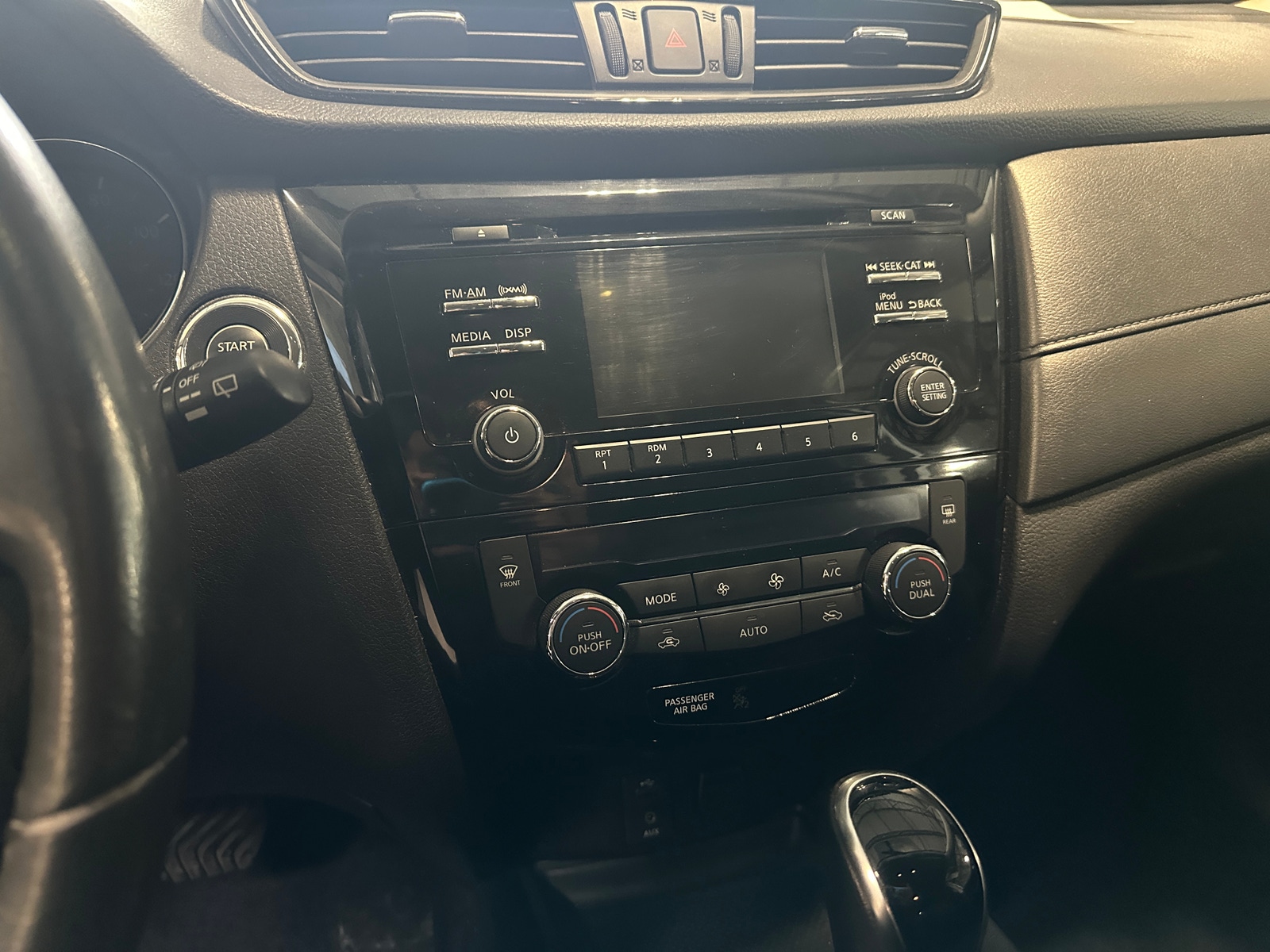 Thumbnail: 2017 Nissan Rogue - 4