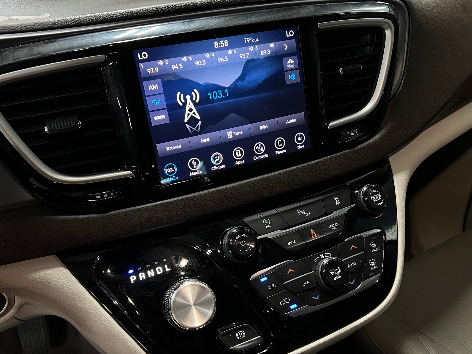 Thumbnail: 2019 Chrysler Pacifica - 4