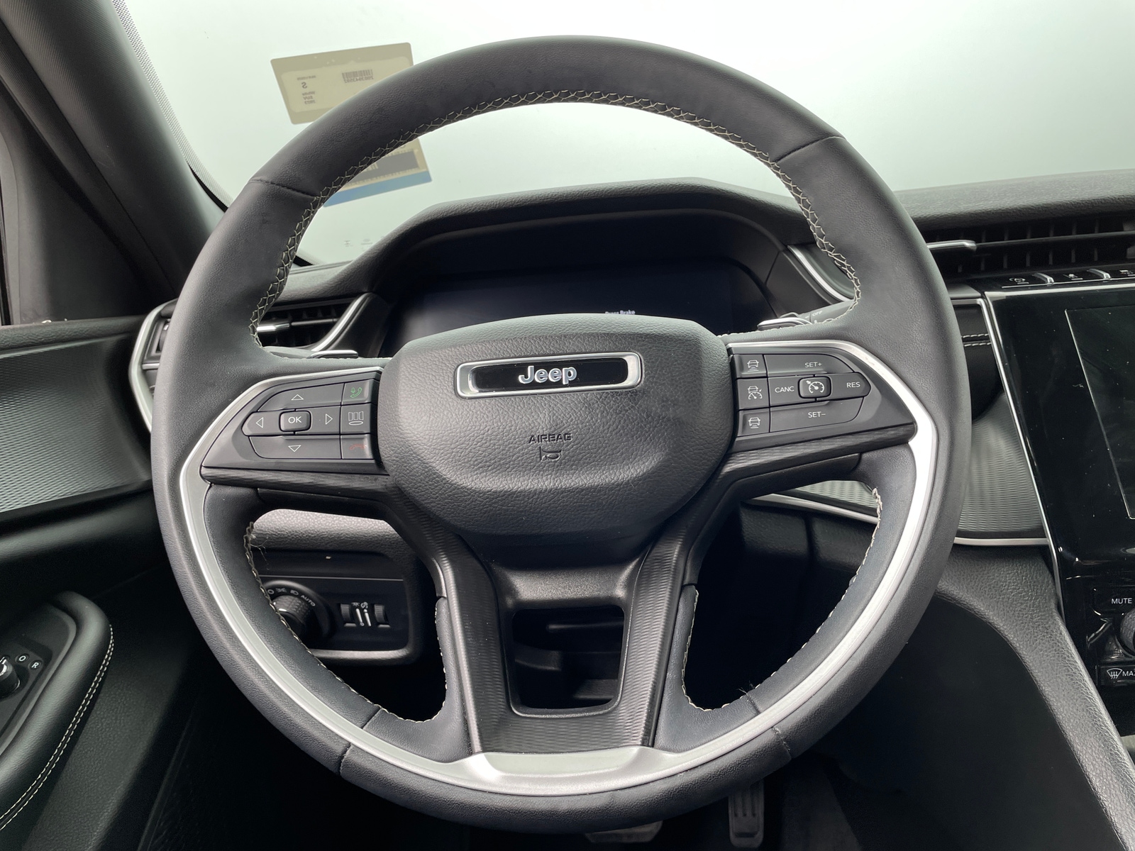 Thumbnail: 2023 Jeep Grand Cherokee - 5