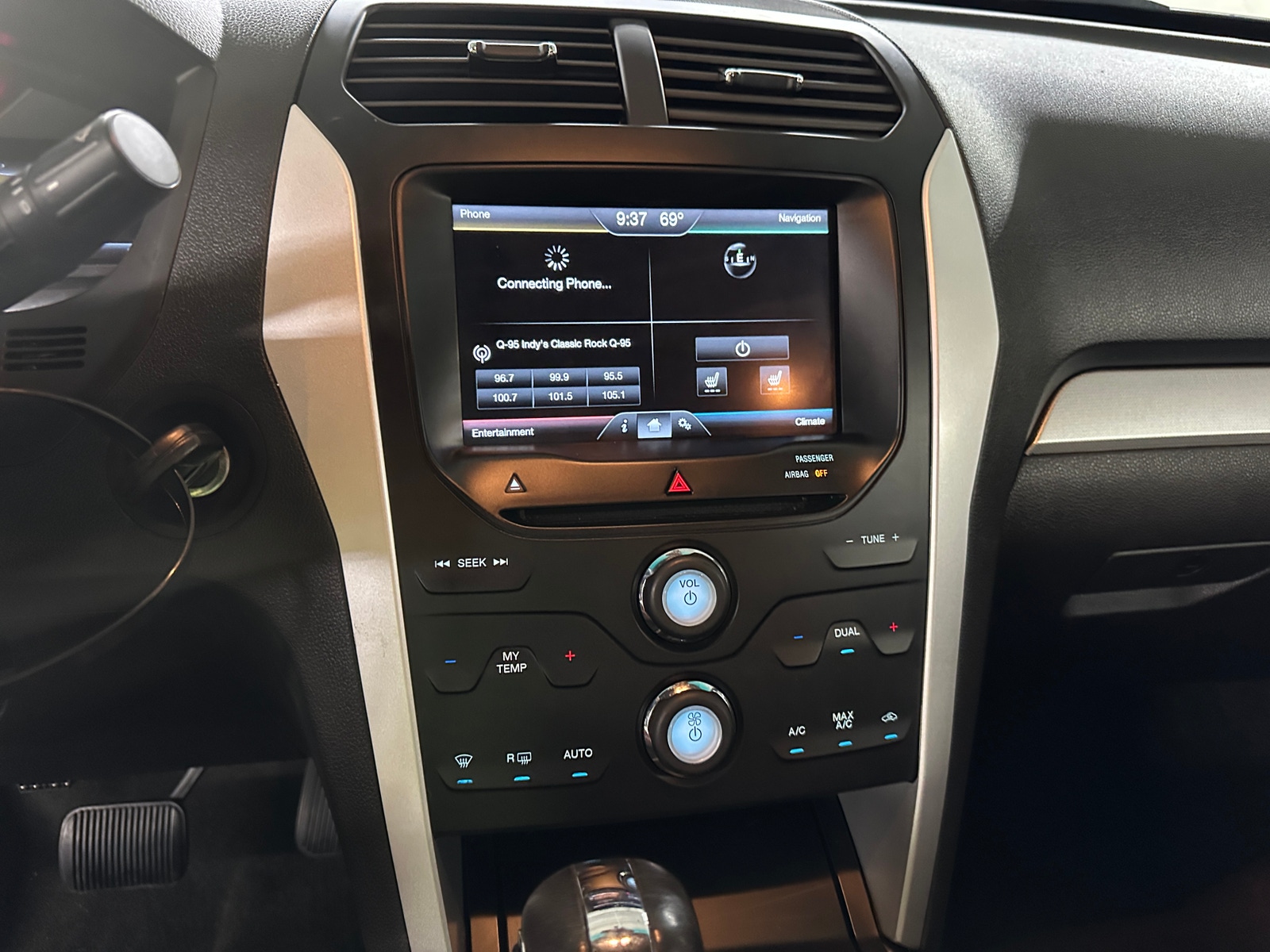 Thumbnail: 2015 Ford Explorer - 3