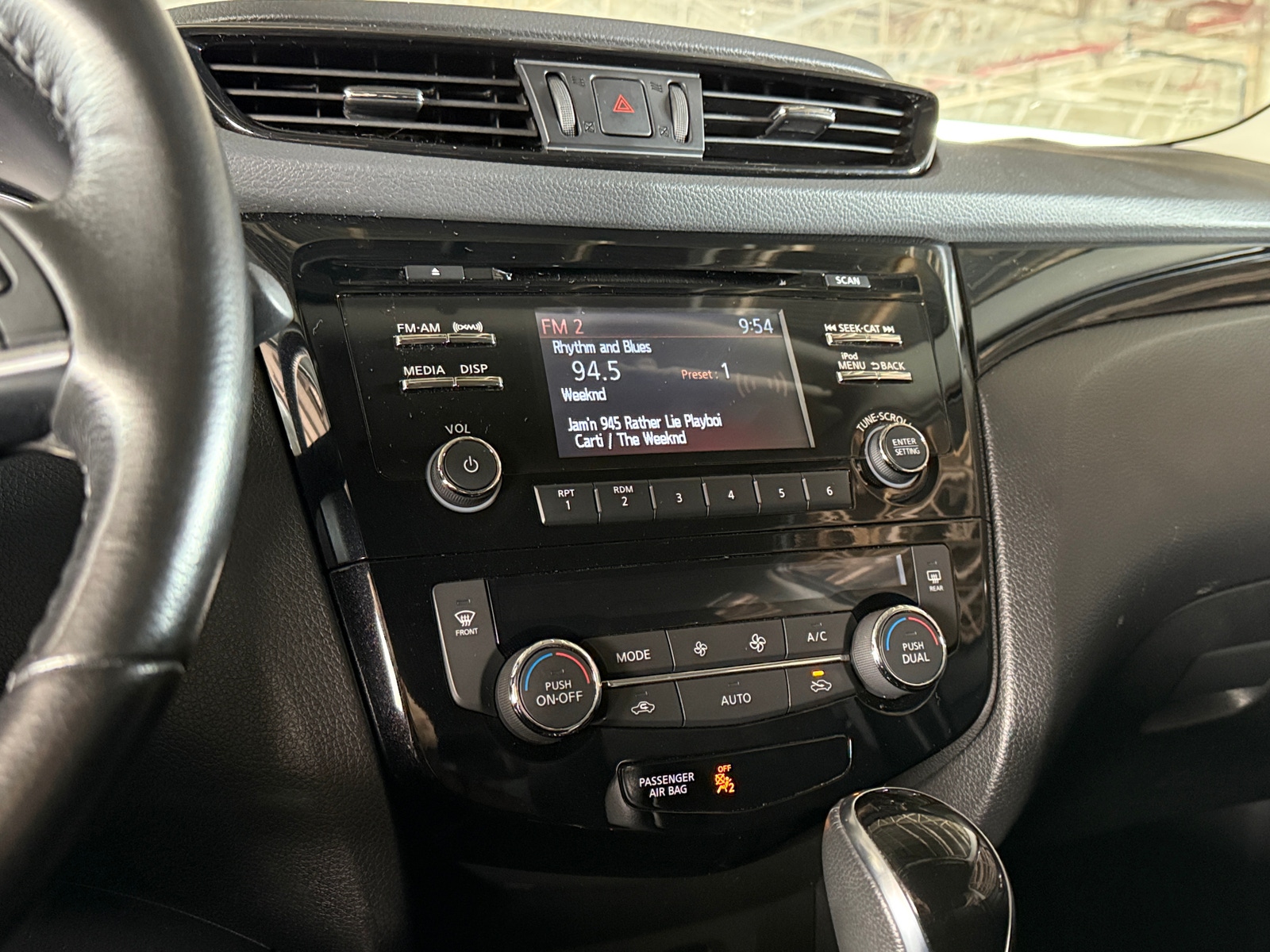 Thumbnail: 2017 Nissan Rogue Sport - 4