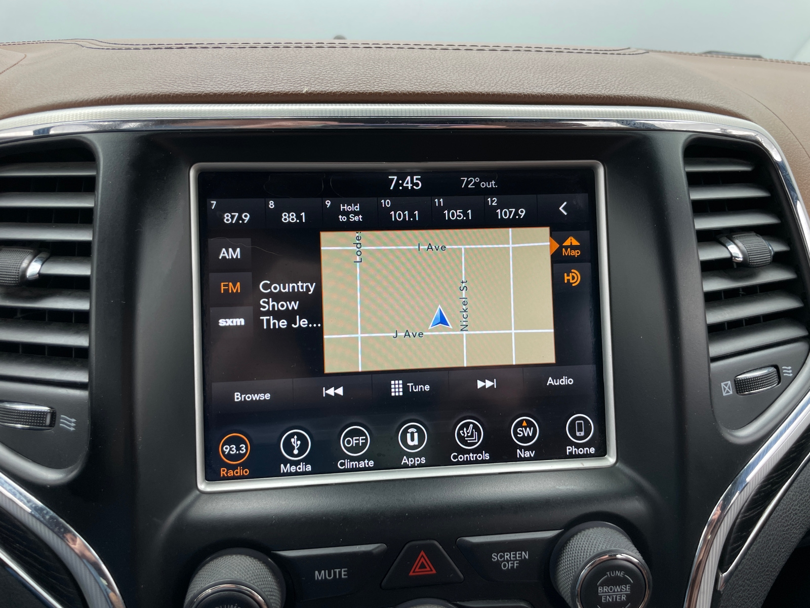 Thumbnail: 2018 Jeep Grand Cherokee - 3