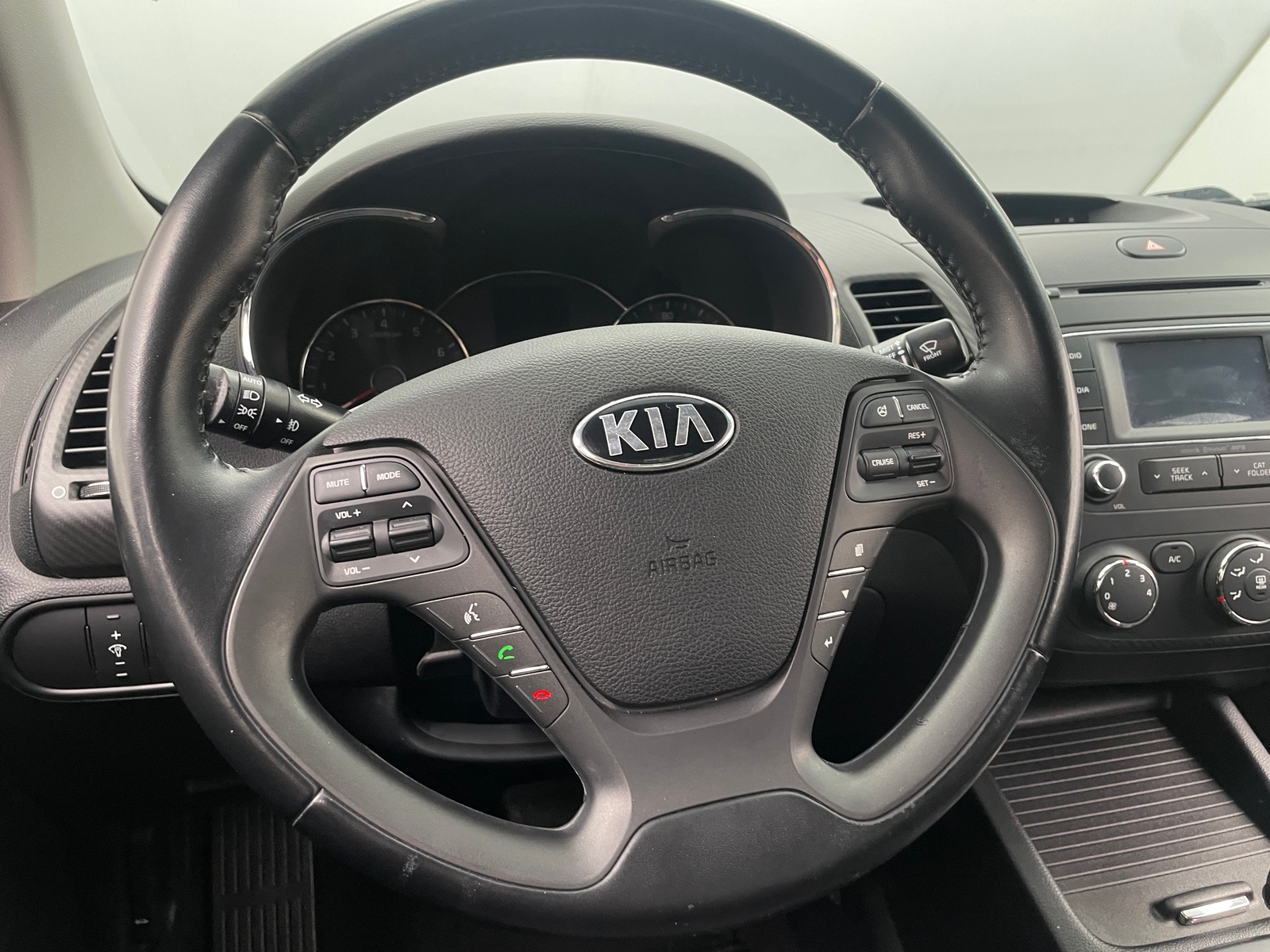 Thumbnail: 2016 Kia Forte - 4