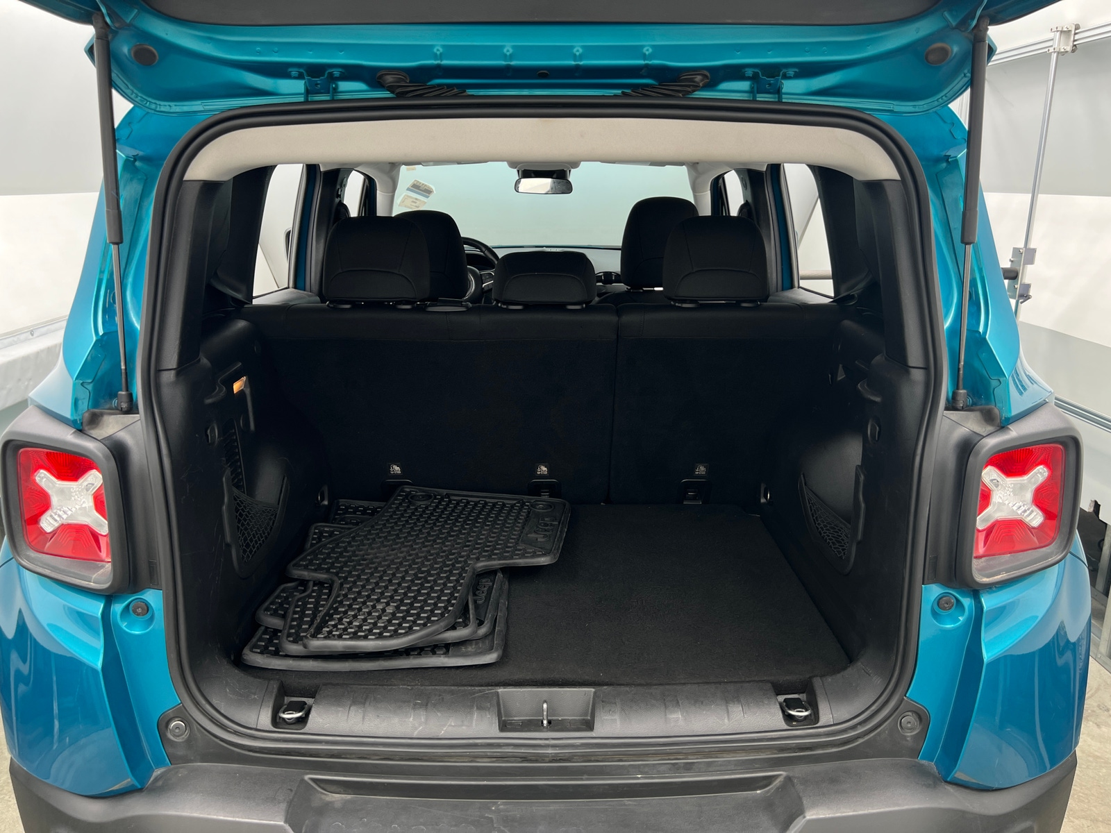 Thumbnail: 2019 Jeep Renegade - 7