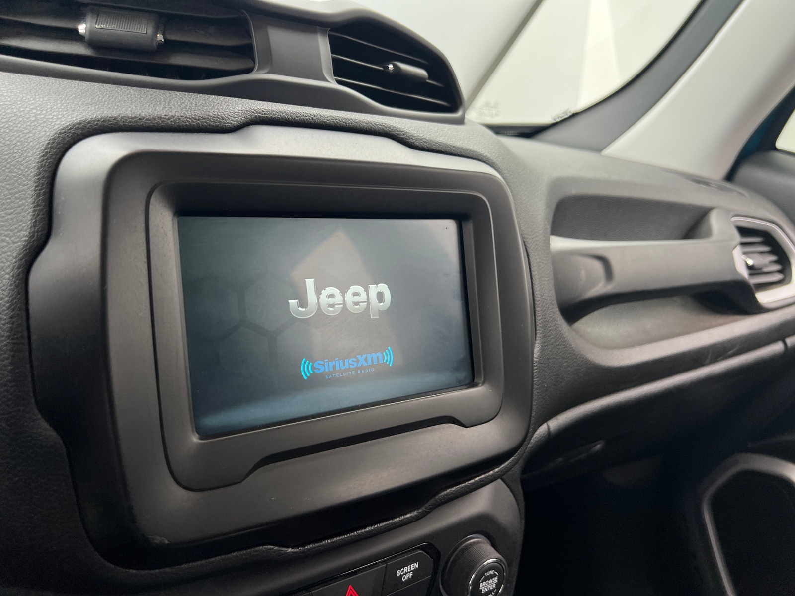 Thumbnail: 2019 Jeep Renegade - 4