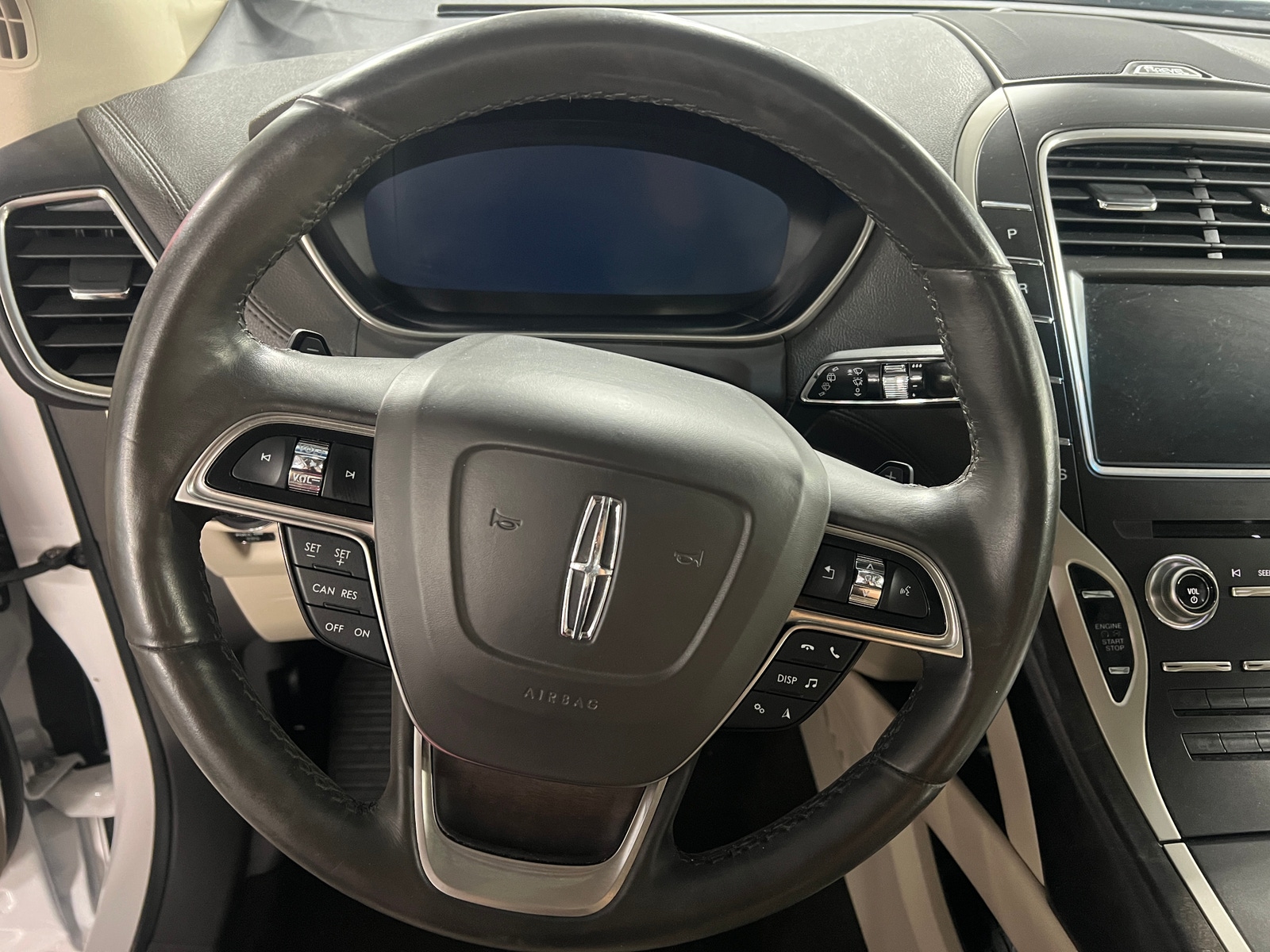 Thumbnail: 2019 Lincoln Nautilus - 4