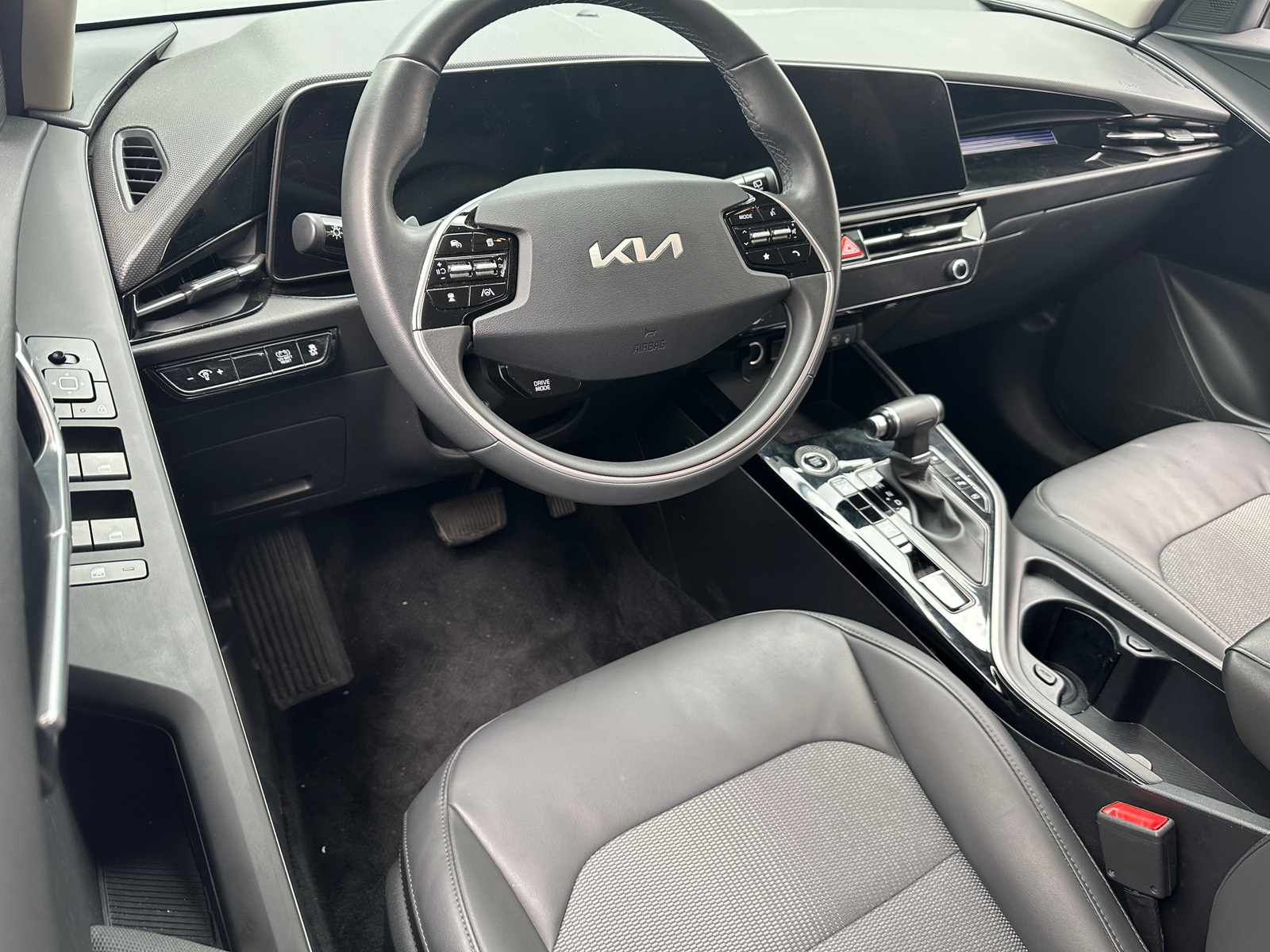 Thumbnail: 2023 Kia Niro - 3
