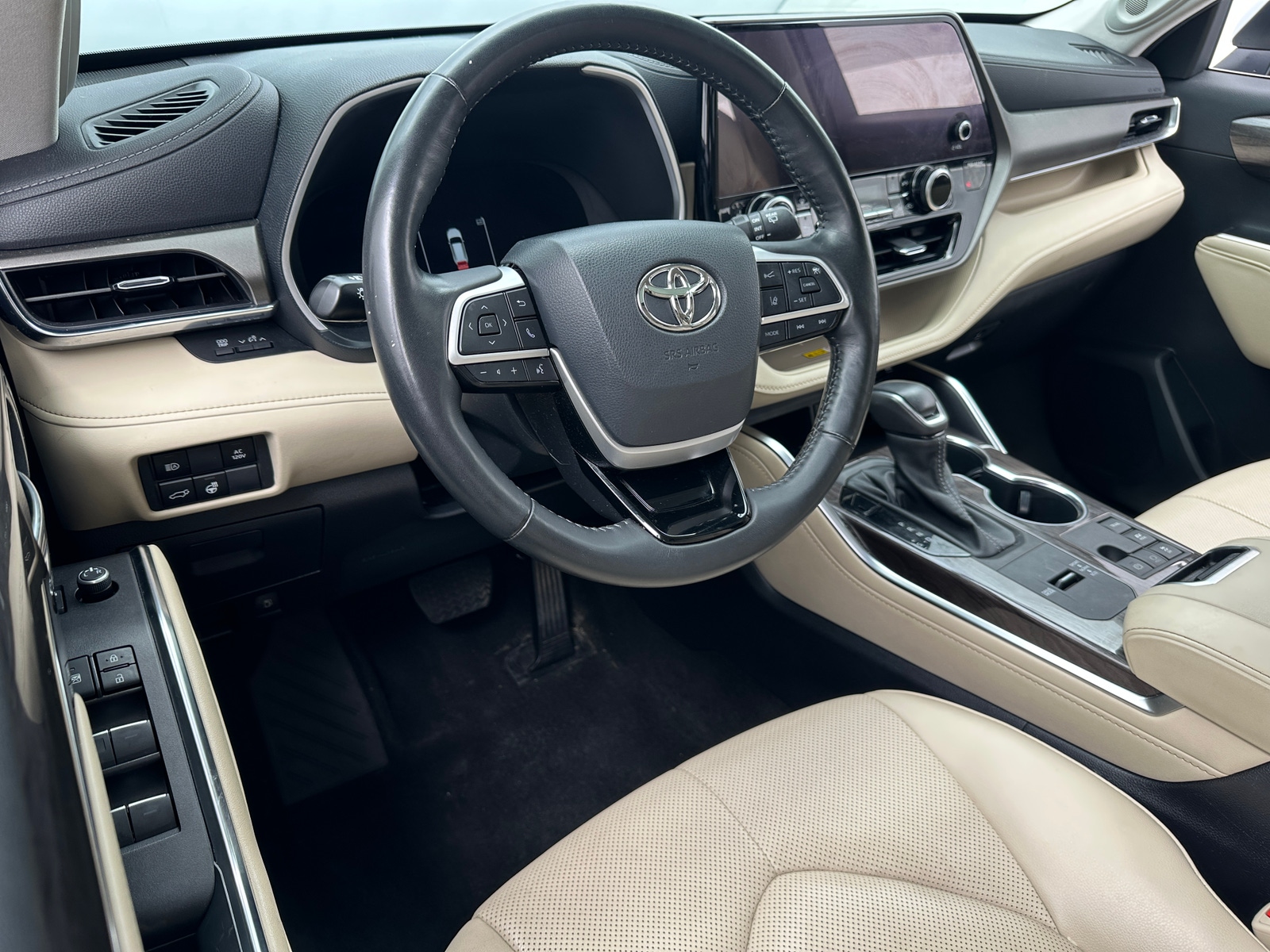 Thumbnail: 2023 Toyota Highlander - 2