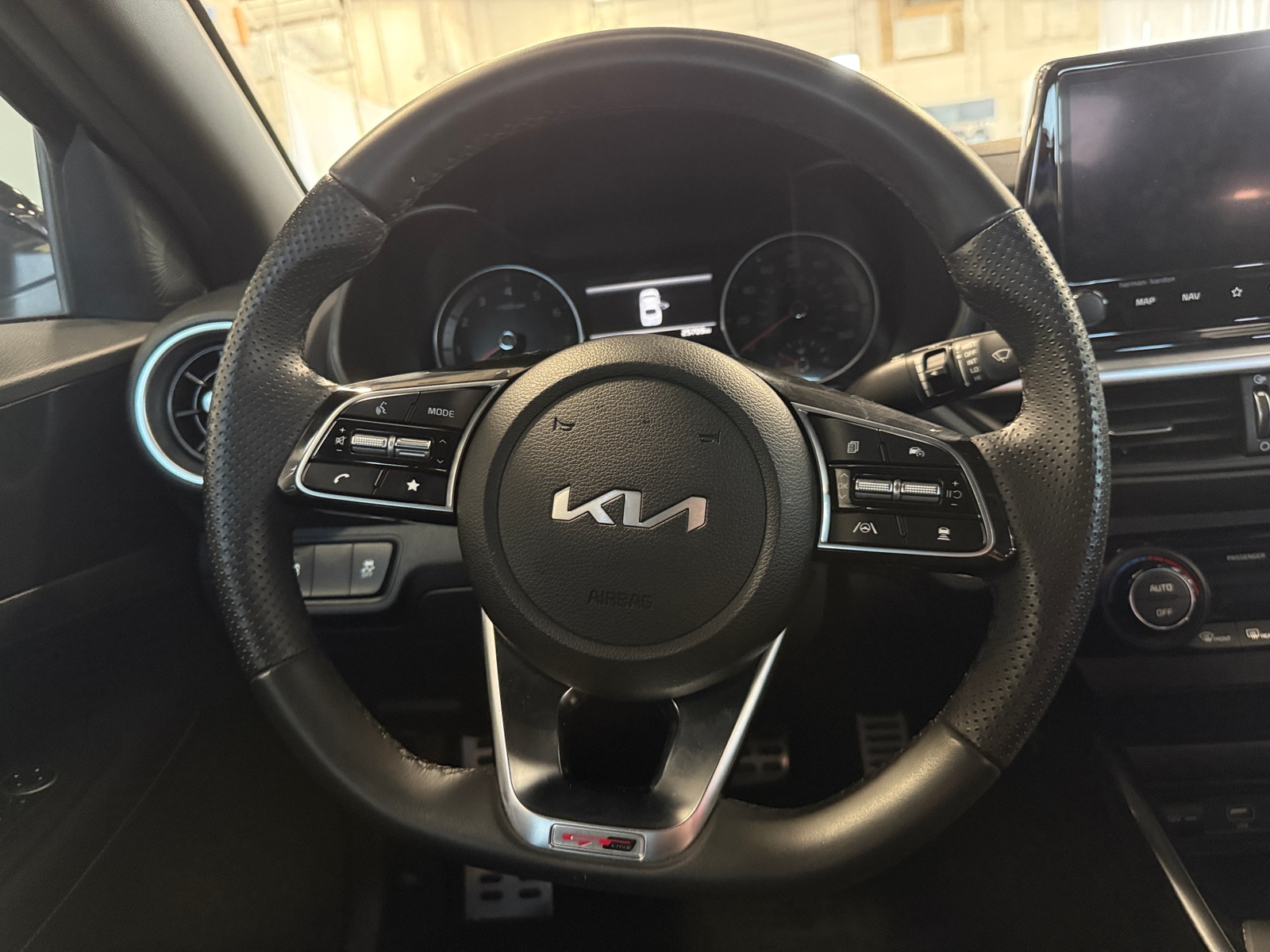 Thumbnail: 2023 Kia Forte - 4