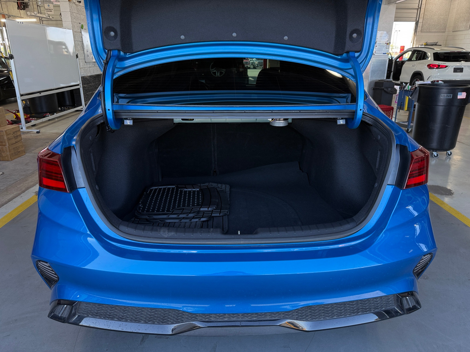 Thumbnail: 2023 Kia Forte - 6