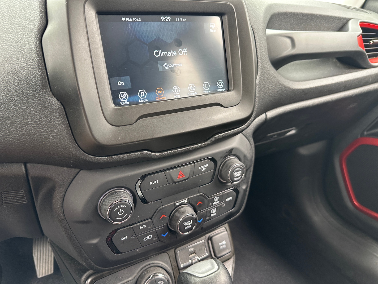 Thumbnail: 2020 Jeep Renegade - 4