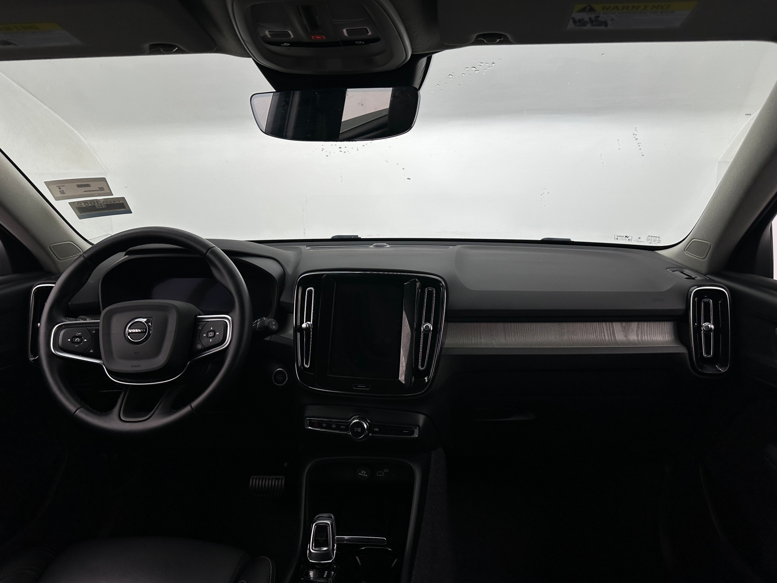 Thumbnail: 2025 Volvo XC40 - 2