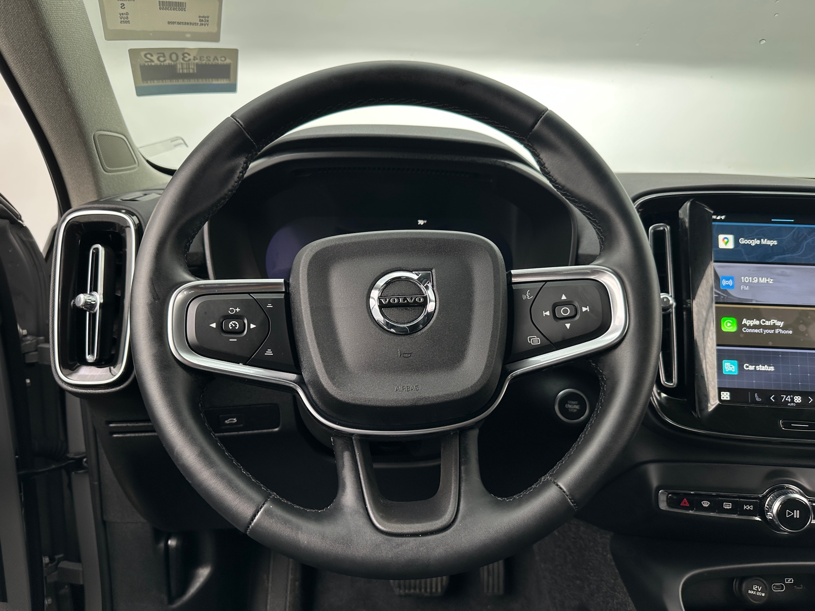 Thumbnail: 2025 Volvo XC40 - 4