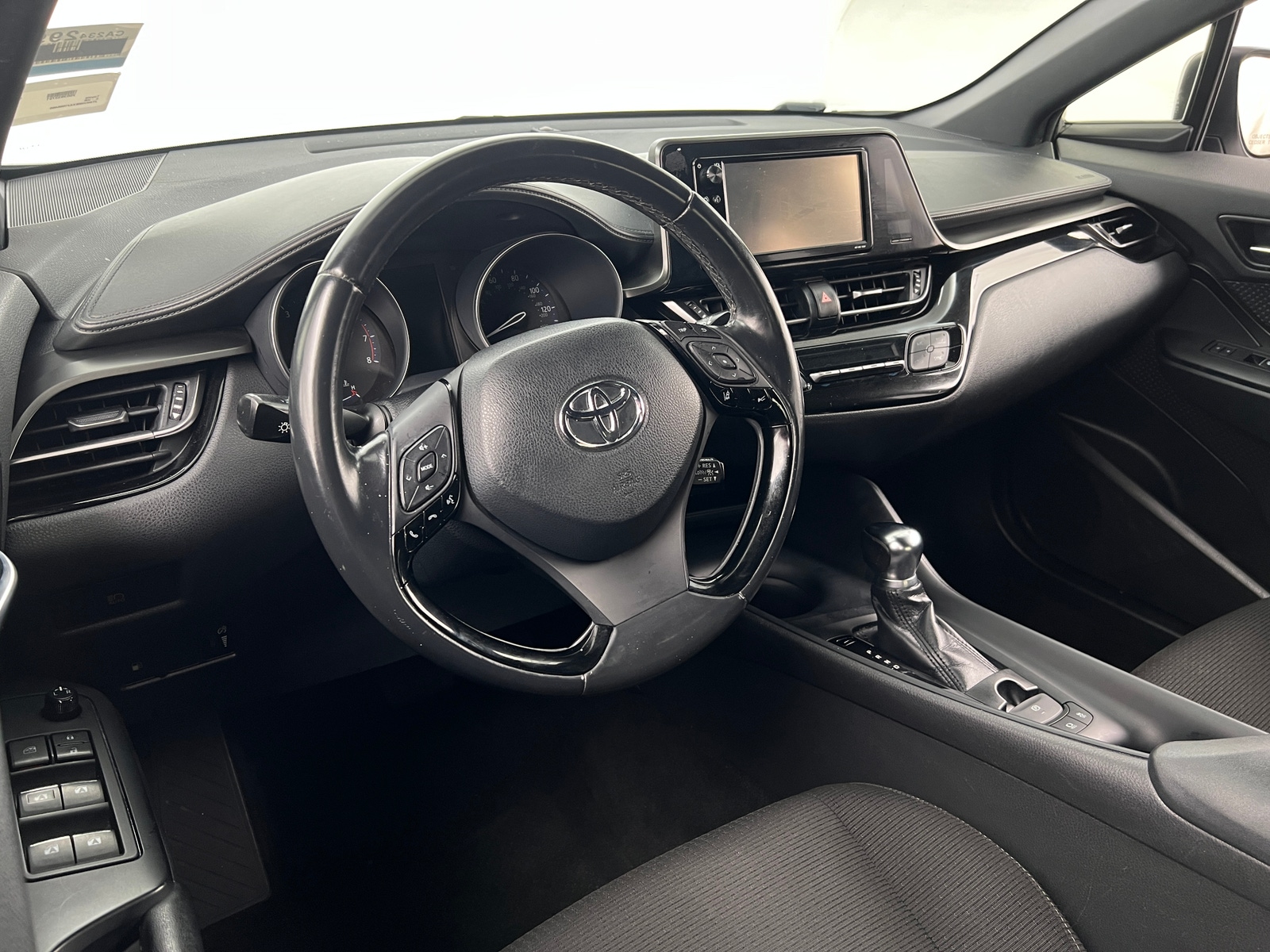 Thumbnail: 2018 Toyota C-HR - 3