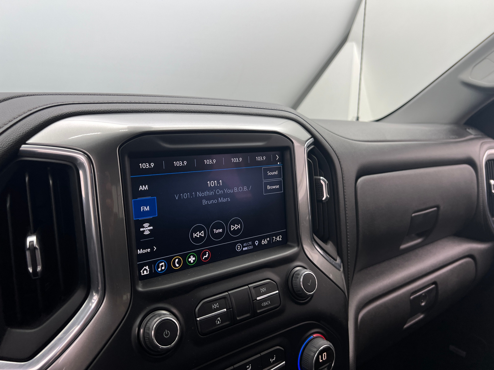 Thumbnail: 2022 Chevrolet Silverado 1500 - 4