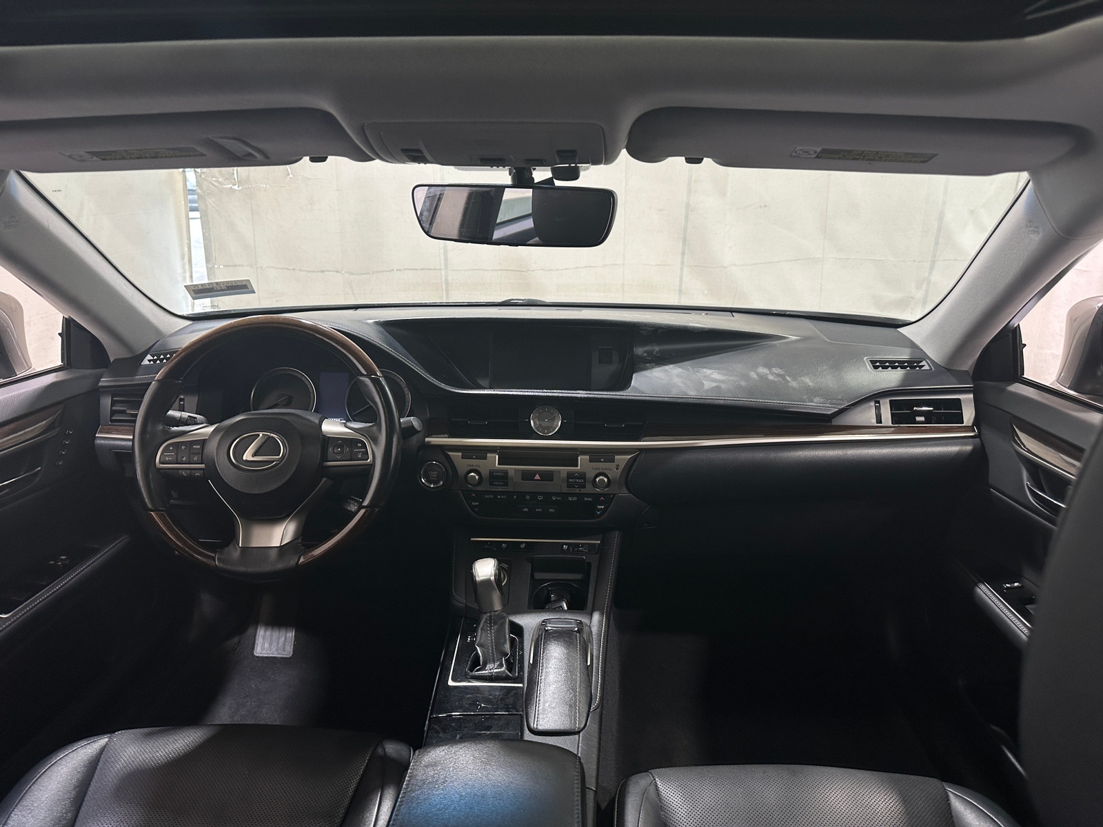 Thumbnail: 2016 Lexus ES - 2