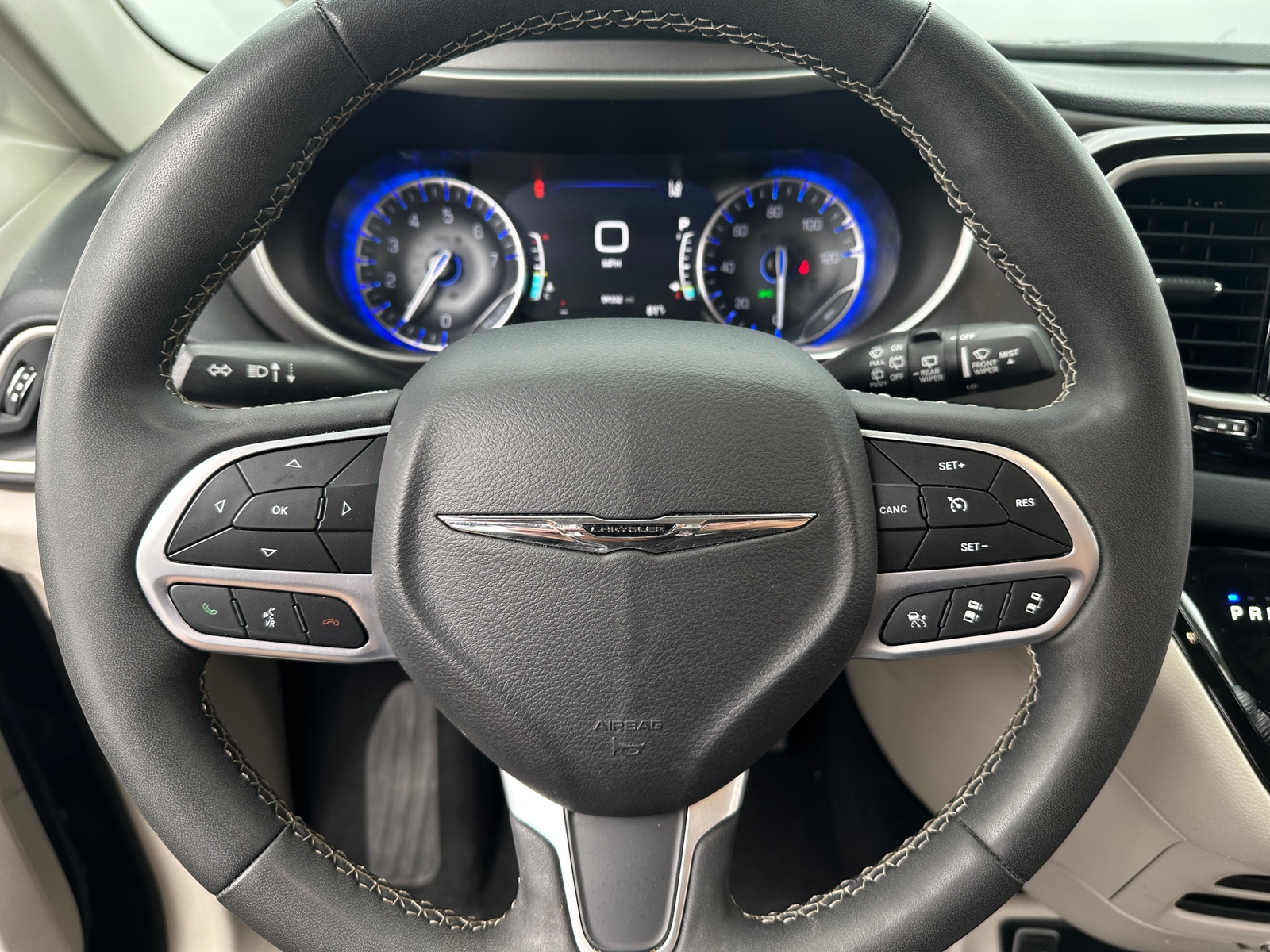 Thumbnail: 2023 Chrysler Pacifica - 4