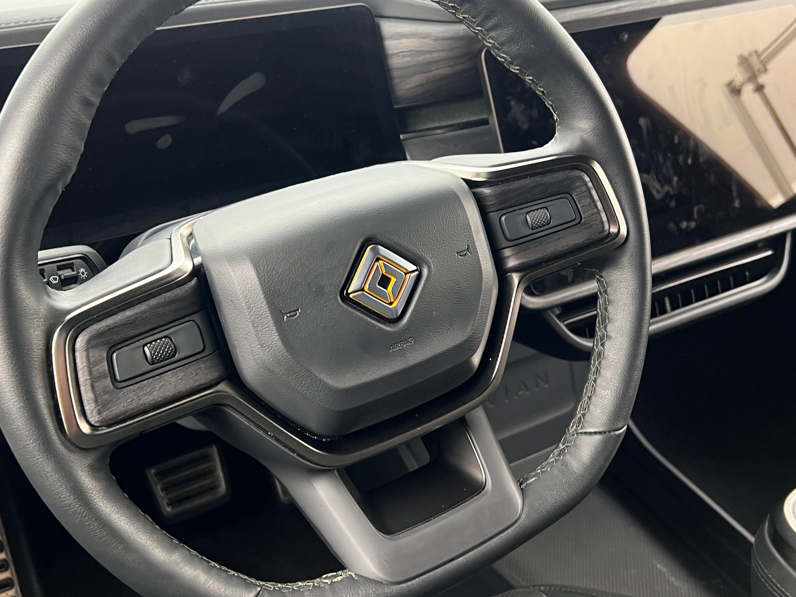 Thumbnail: 2023 Rivian R1S - 4