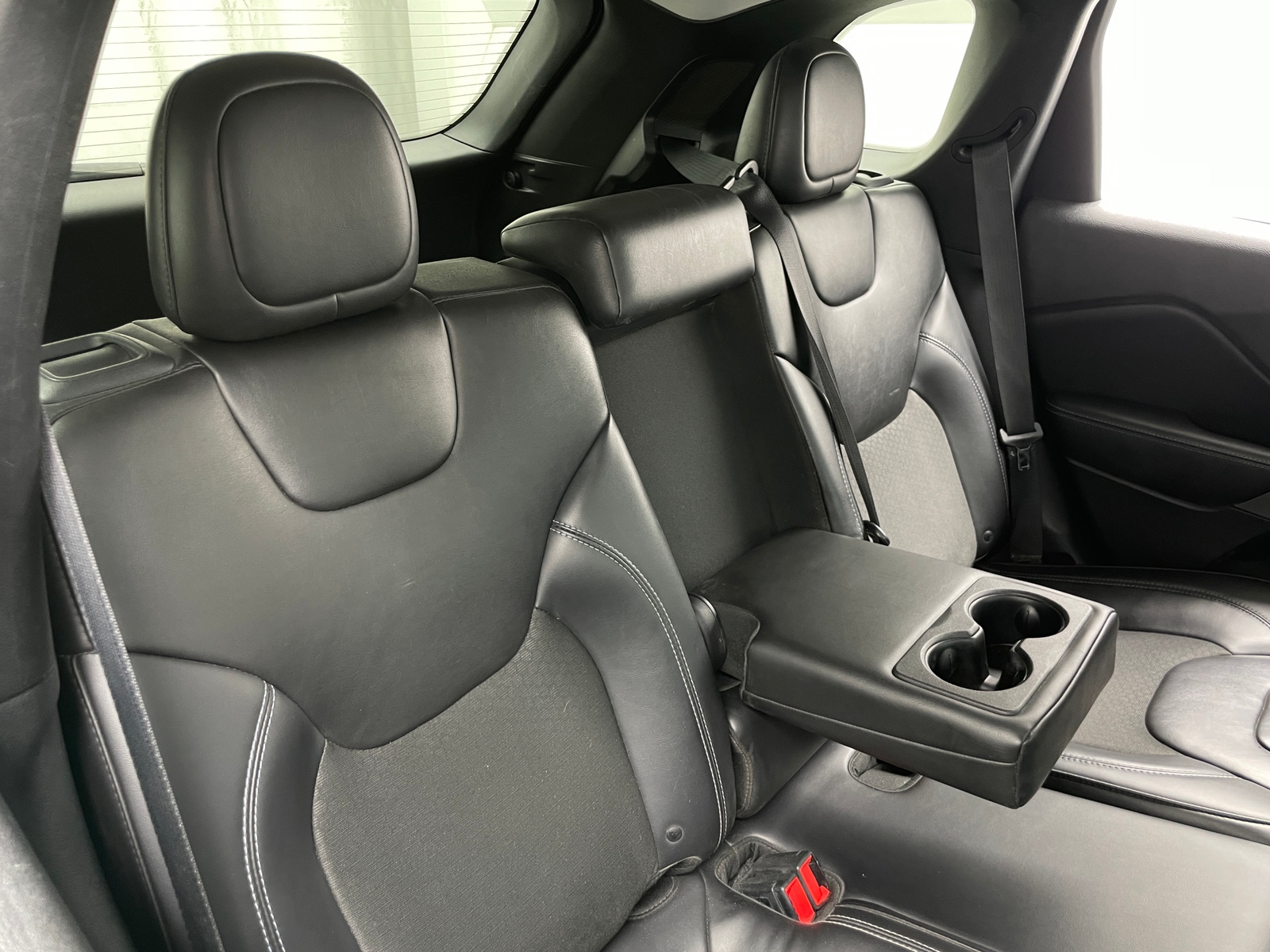 Thumbnail: 2019 Jeep Cherokee - 6