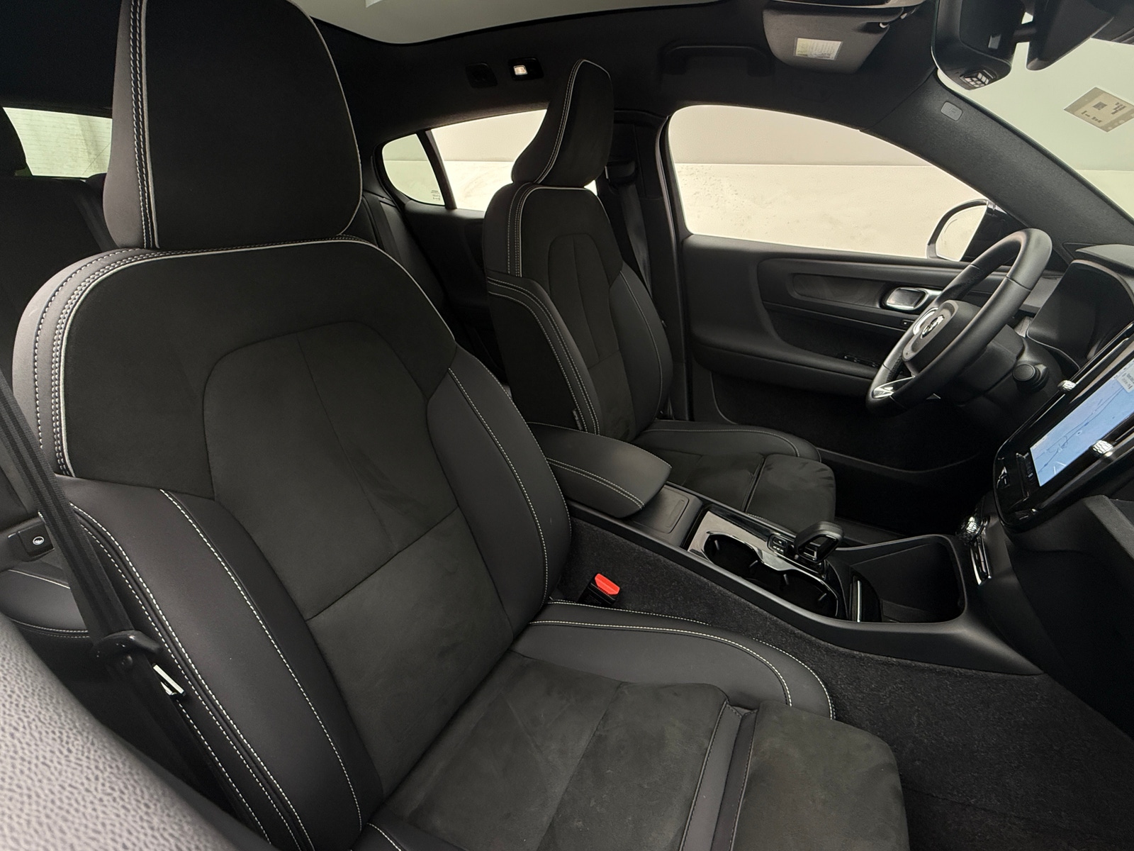 Thumbnail: 2023 Volvo C40 - 2