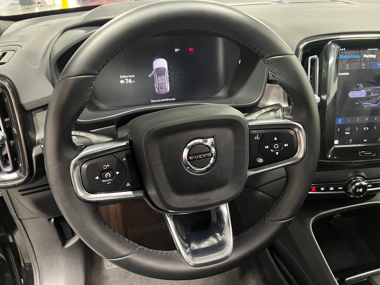 Thumbnail: 2023 Volvo C40 - 5
