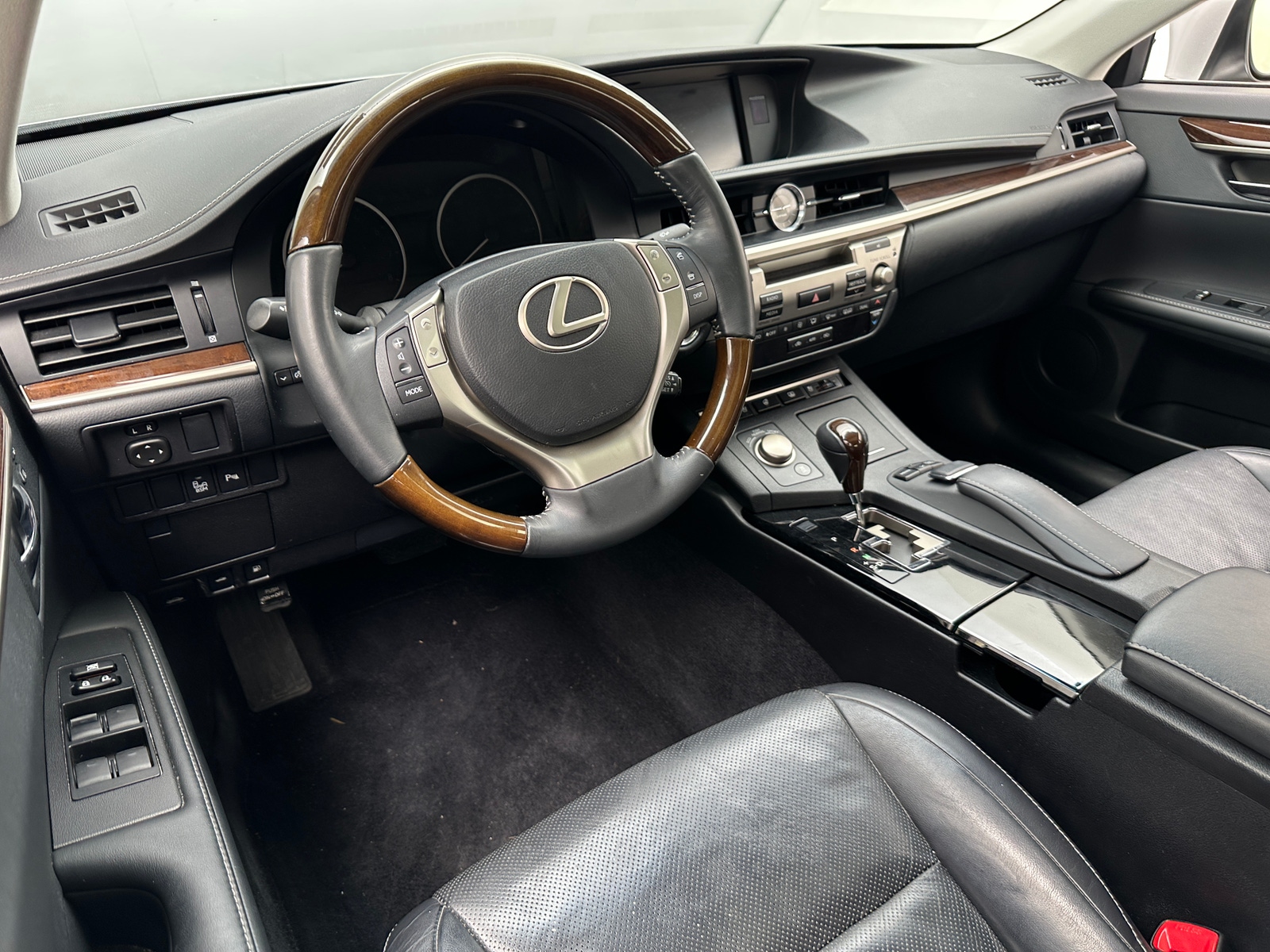 Thumbnail: 2014 Lexus ES - 2