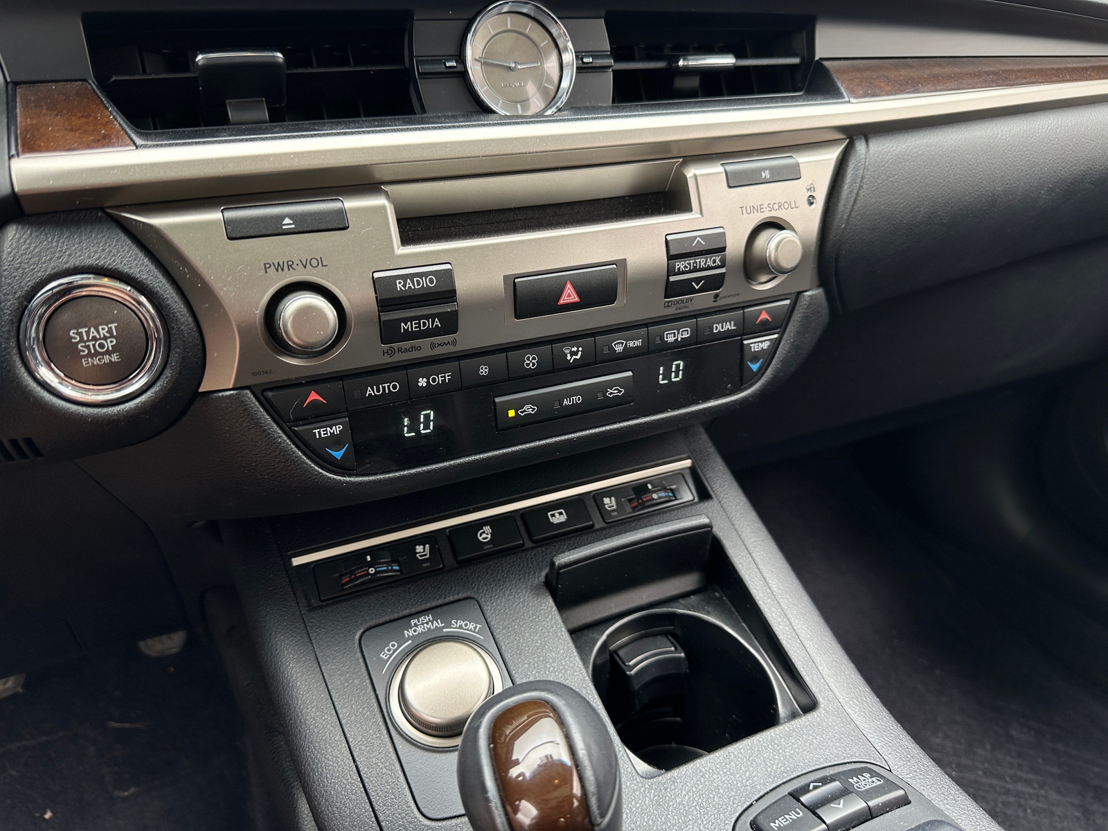Thumbnail: 2014 Lexus ES - 3