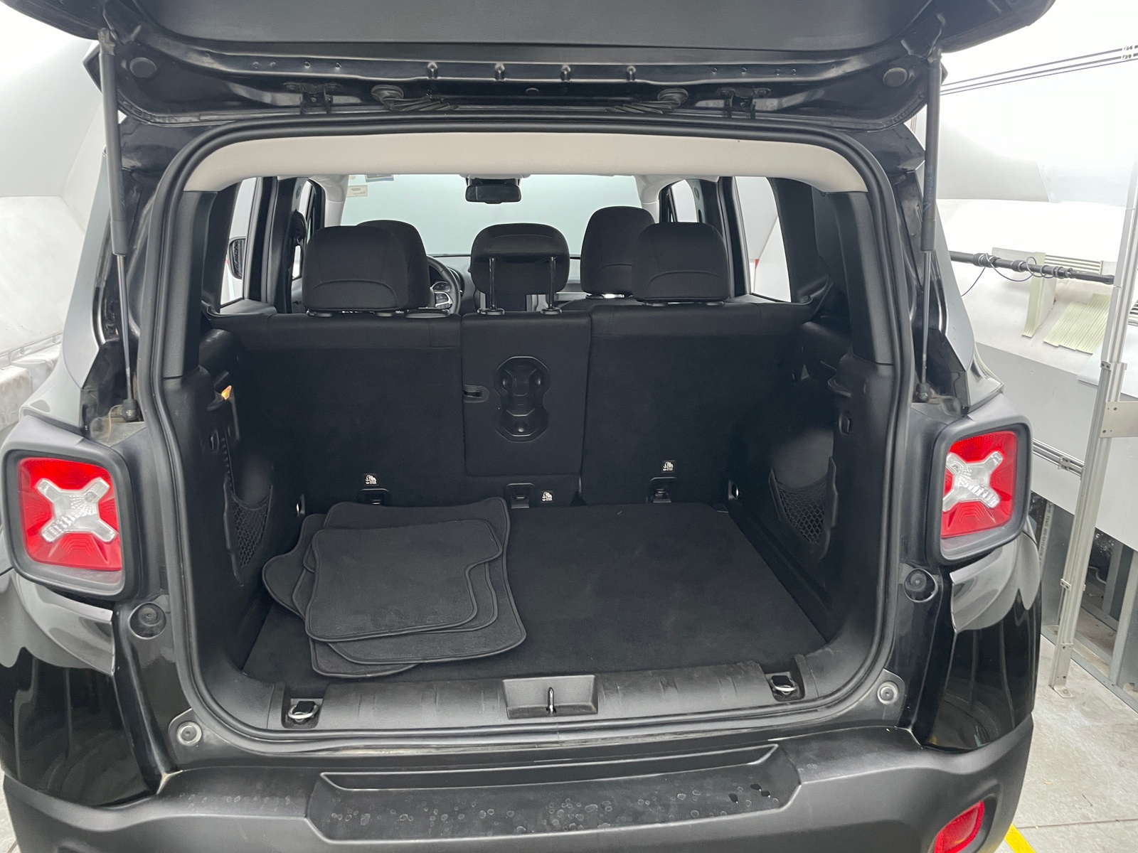 Thumbnail: 2019 Jeep Renegade - 7