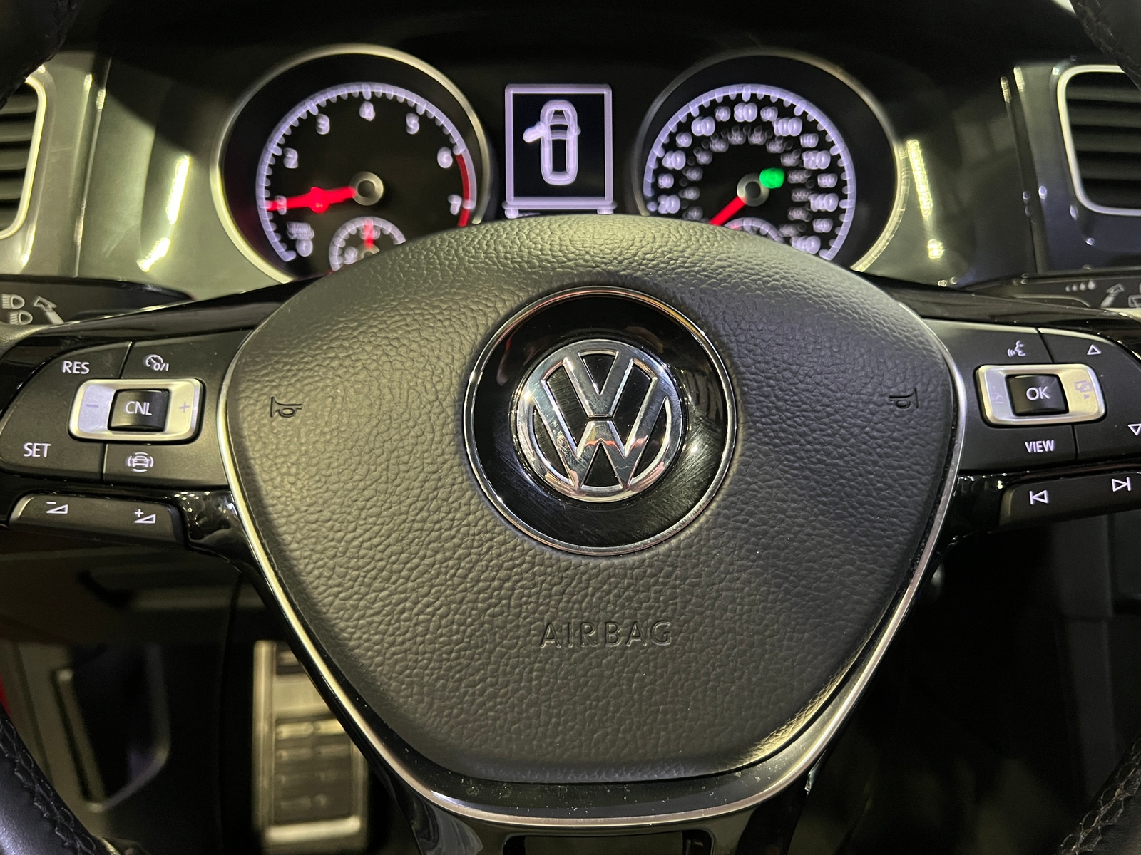 Thumbnail: 2019 Volkswagen Golf - 4