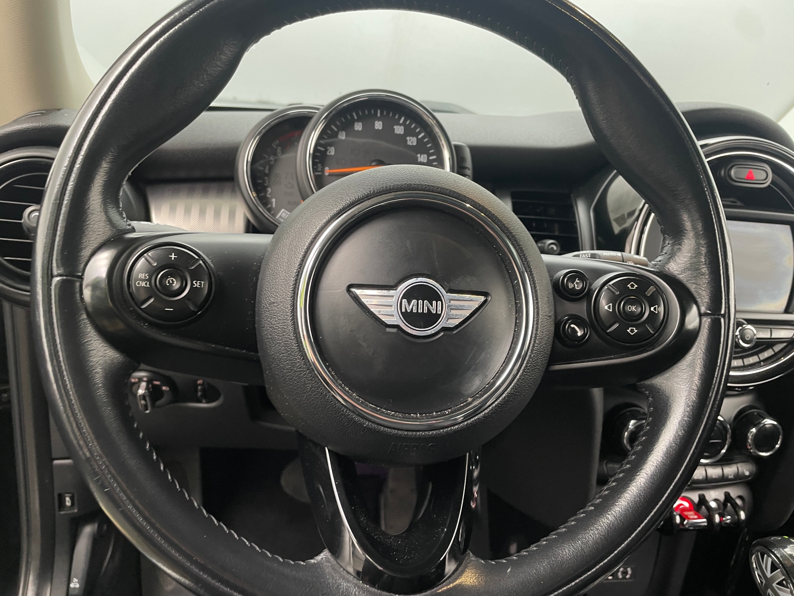 Thumbnail: 2017 MINI Cooper Hardtop - 3