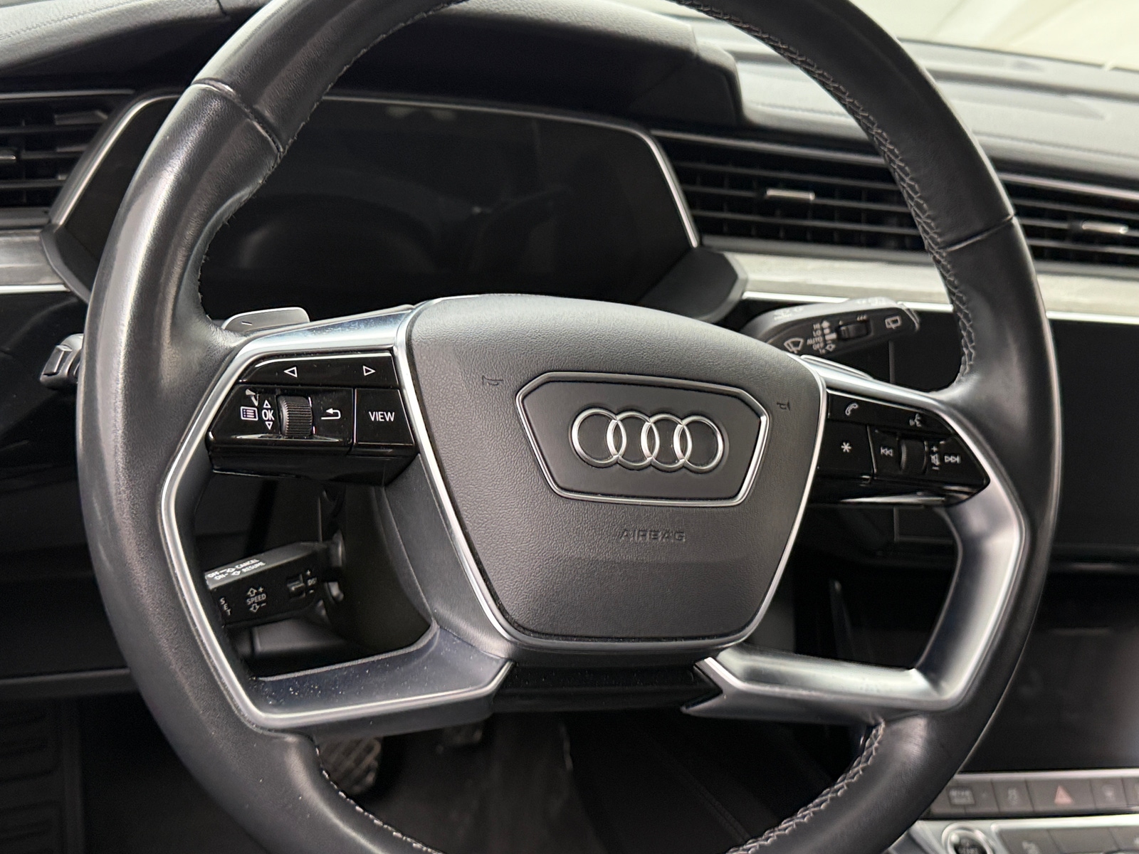 Thumbnail: 2023 Audi e-tron - 4