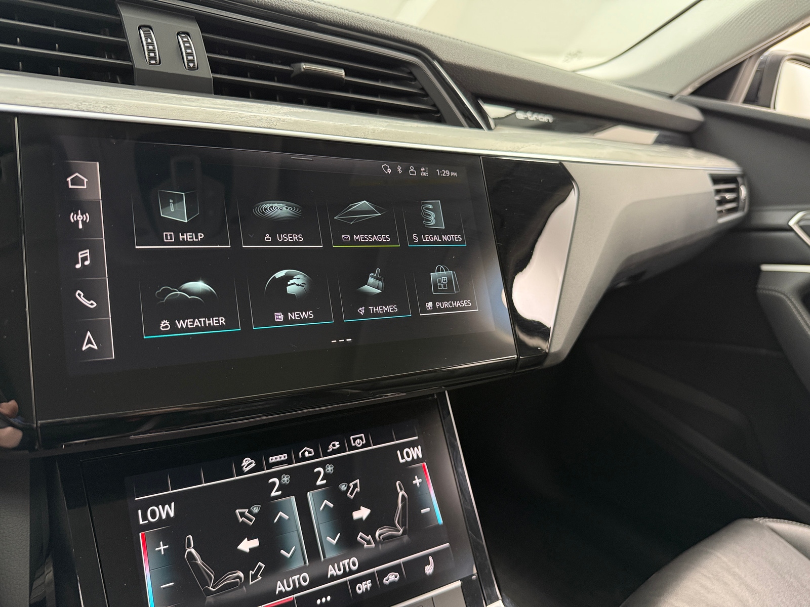 Thumbnail: 2023 Audi e-tron - 3