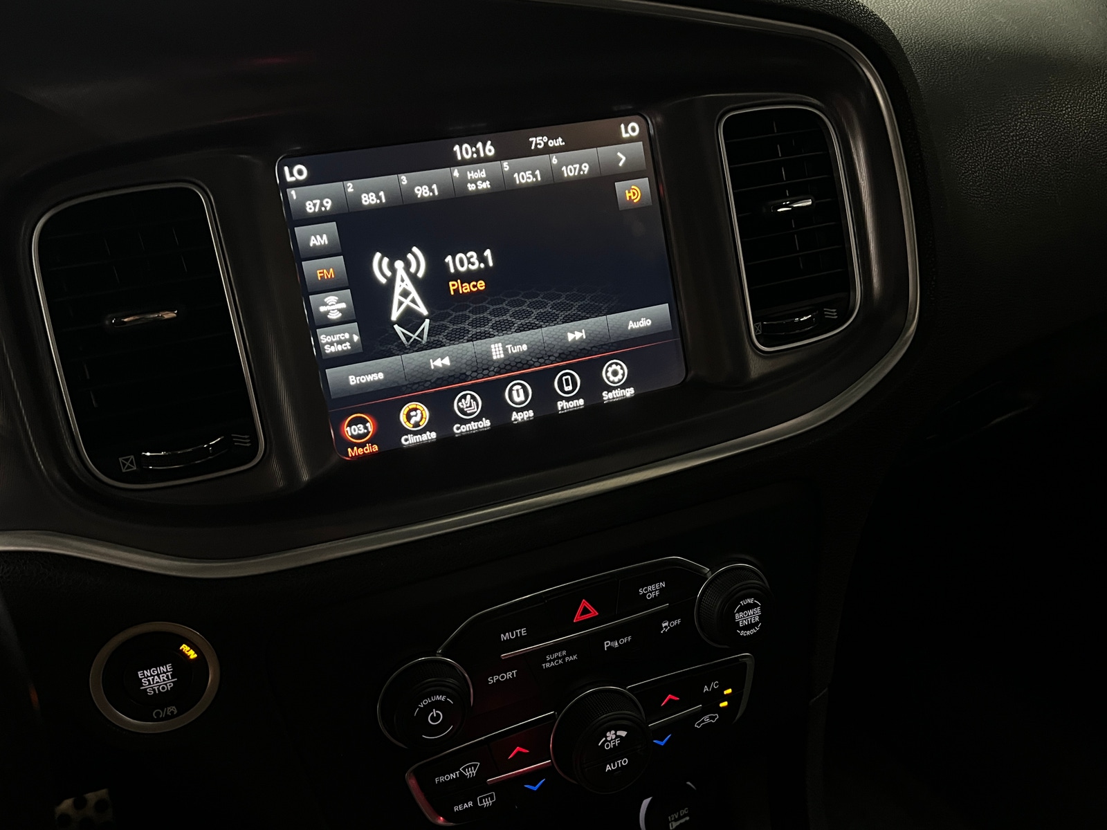 Thumbnail: 2020 Dodge Charger - 4