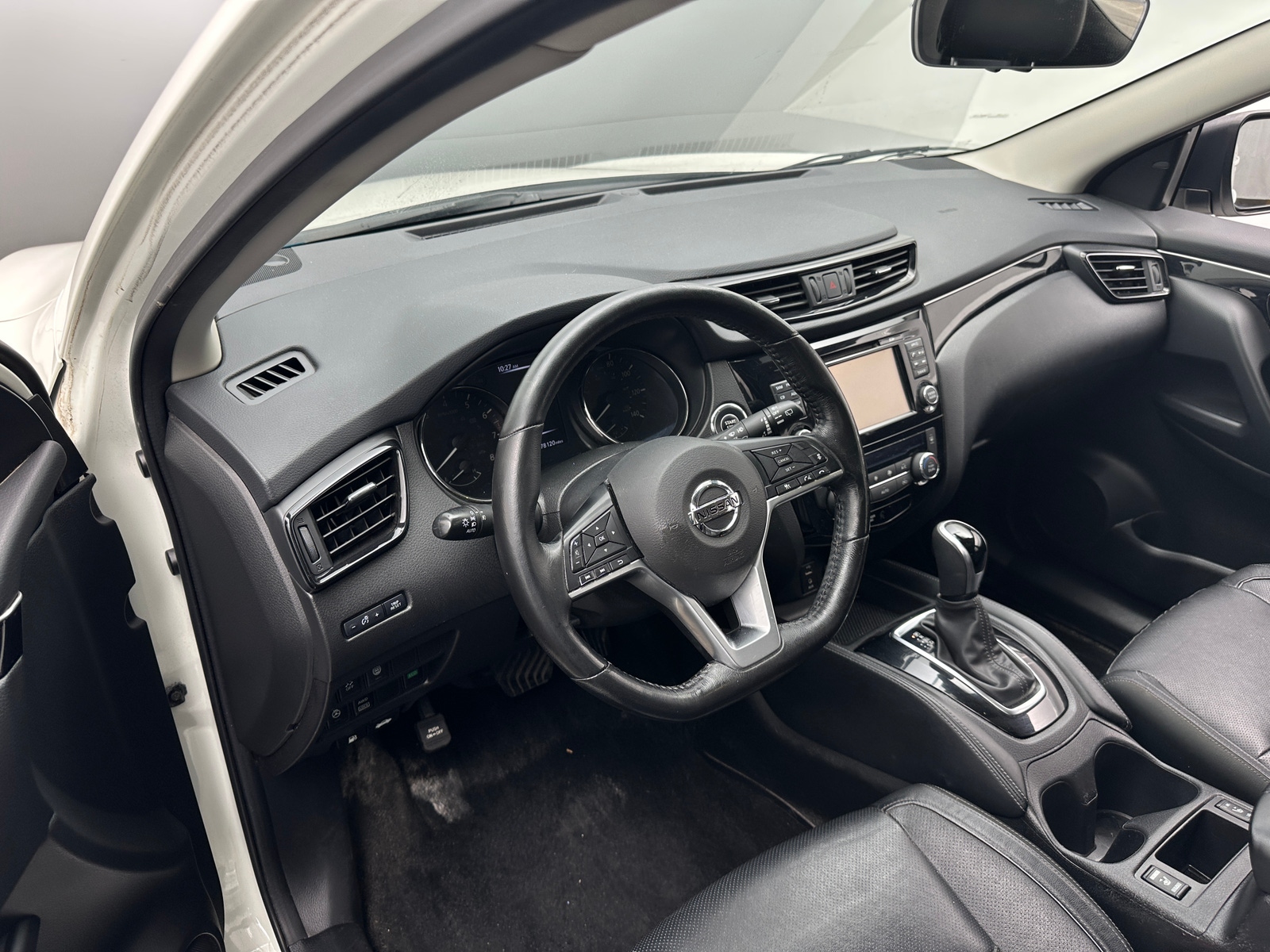 Thumbnail: 2017 Nissan Rogue Sport - 4