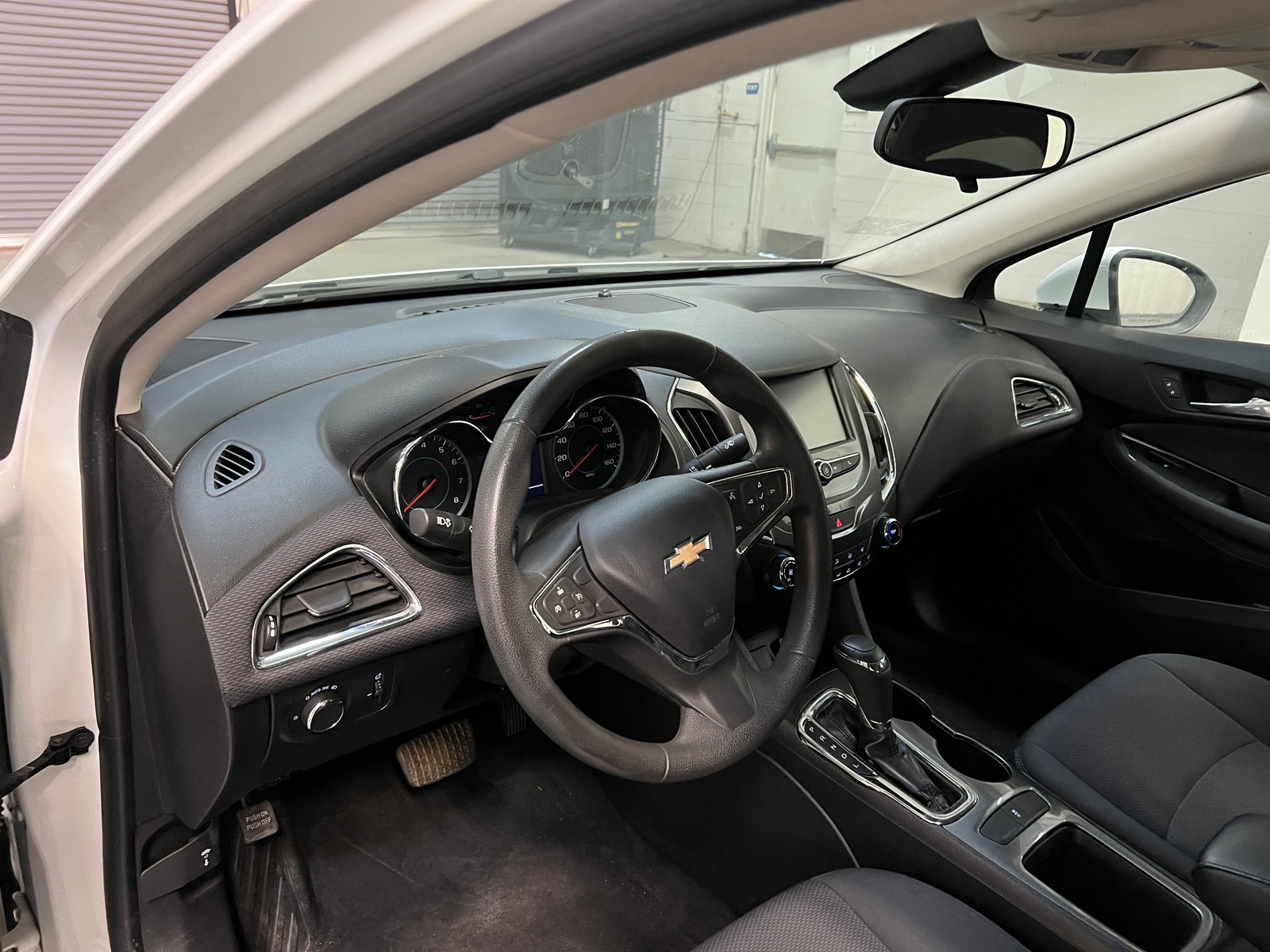 Thumbnail: 2018 Chevrolet Cruze - 3