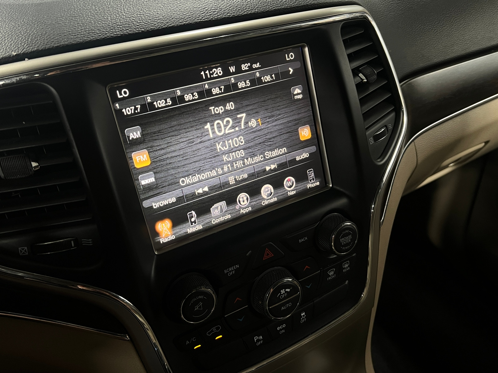 Thumbnail: 2015 Jeep Grand Cherokee - 3