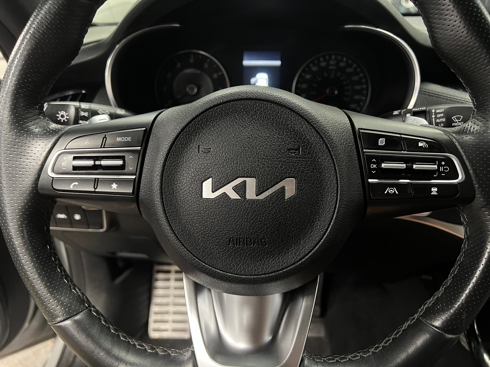 Thumbnail: 2023 Kia Stinger - 4