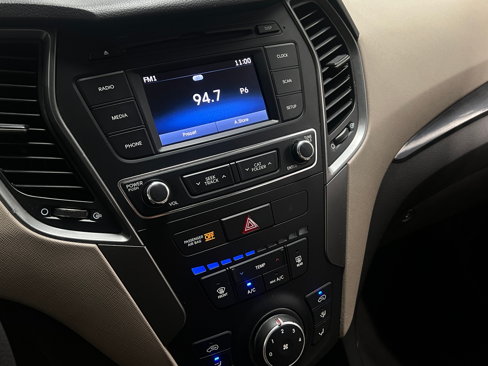 Thumbnail: 2017 Hyundai Santa Fe - 4