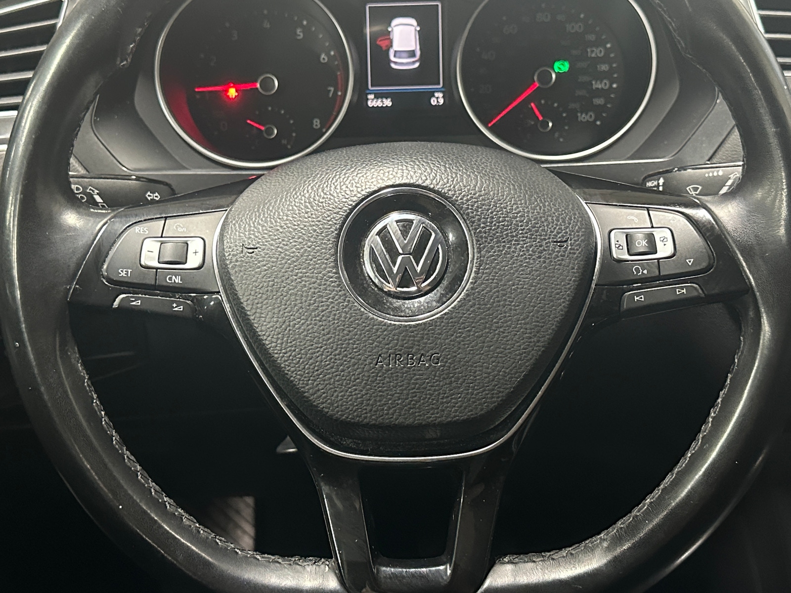 Thumbnail: 2018 Volkswagen Tiguan - 4