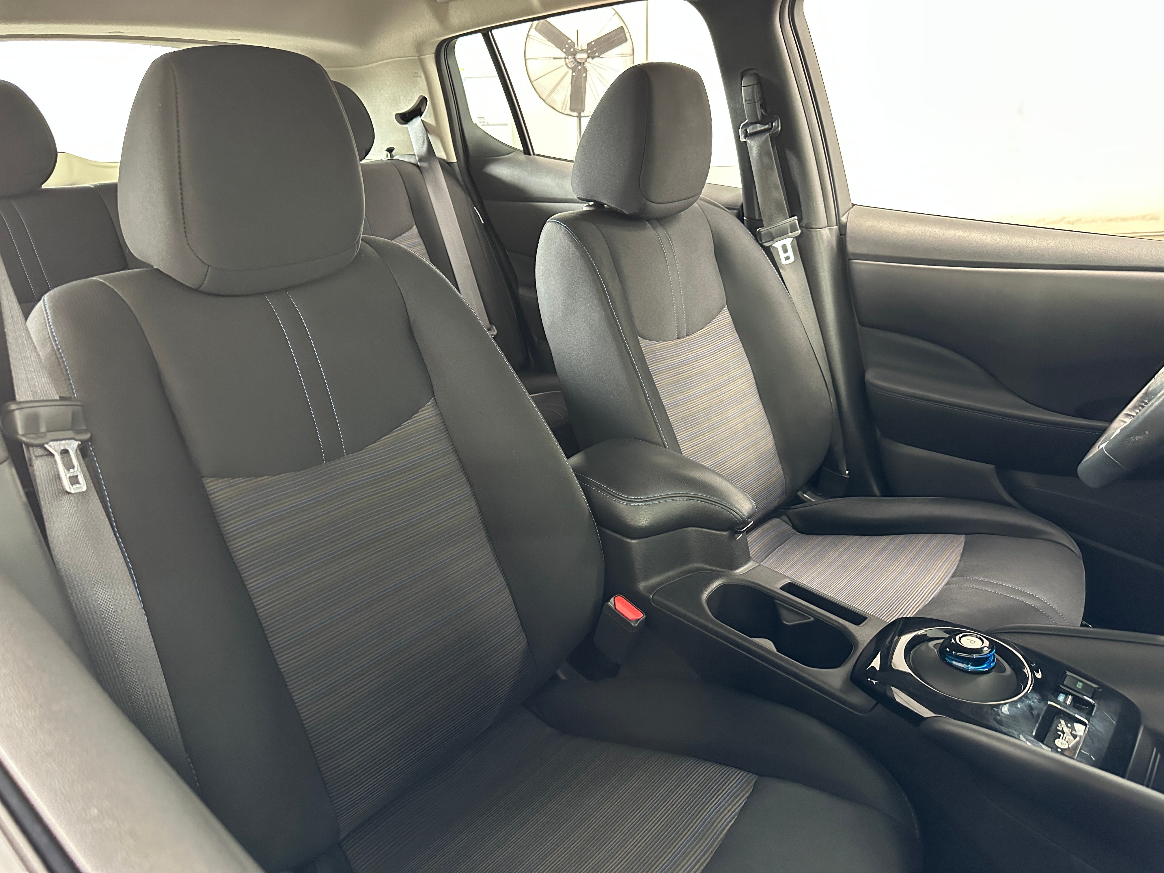 Used 2021 Nissan Leaf SV with VIN 1N4AZ1CV5MC557021 for sale in Oak Creek, WI