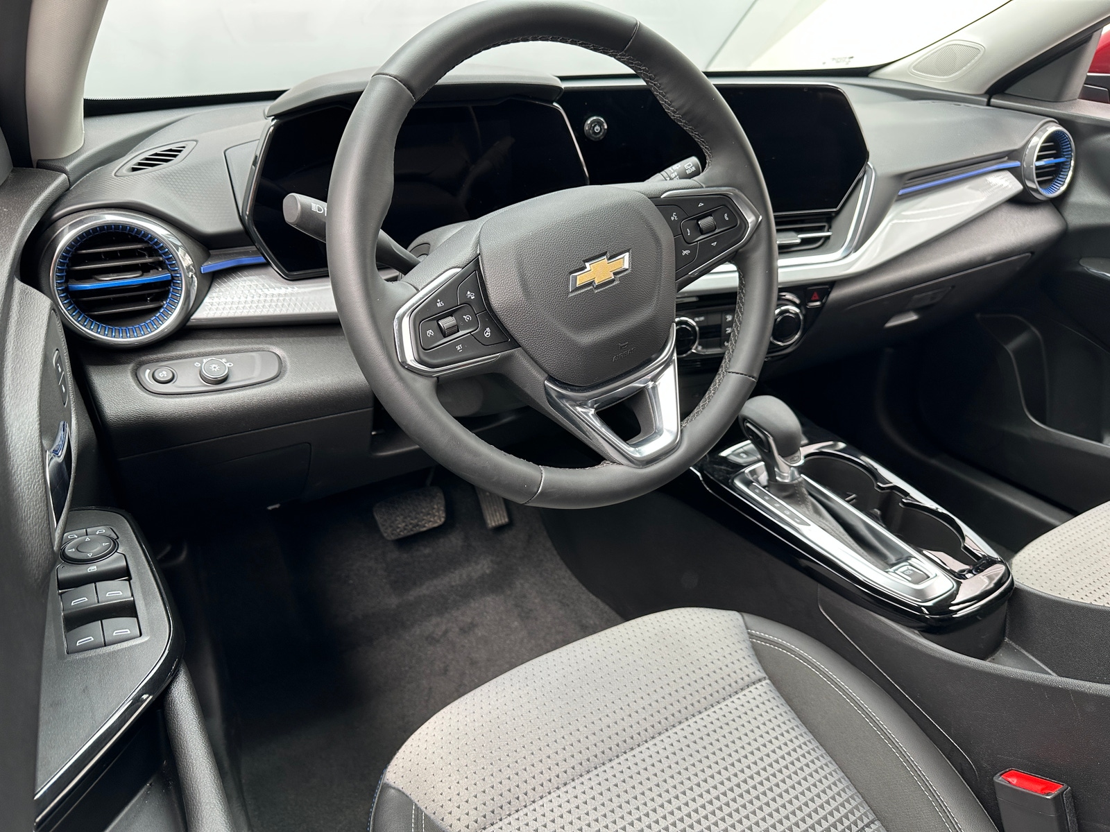 Thumbnail: 2025 Chevrolet Trax - 3