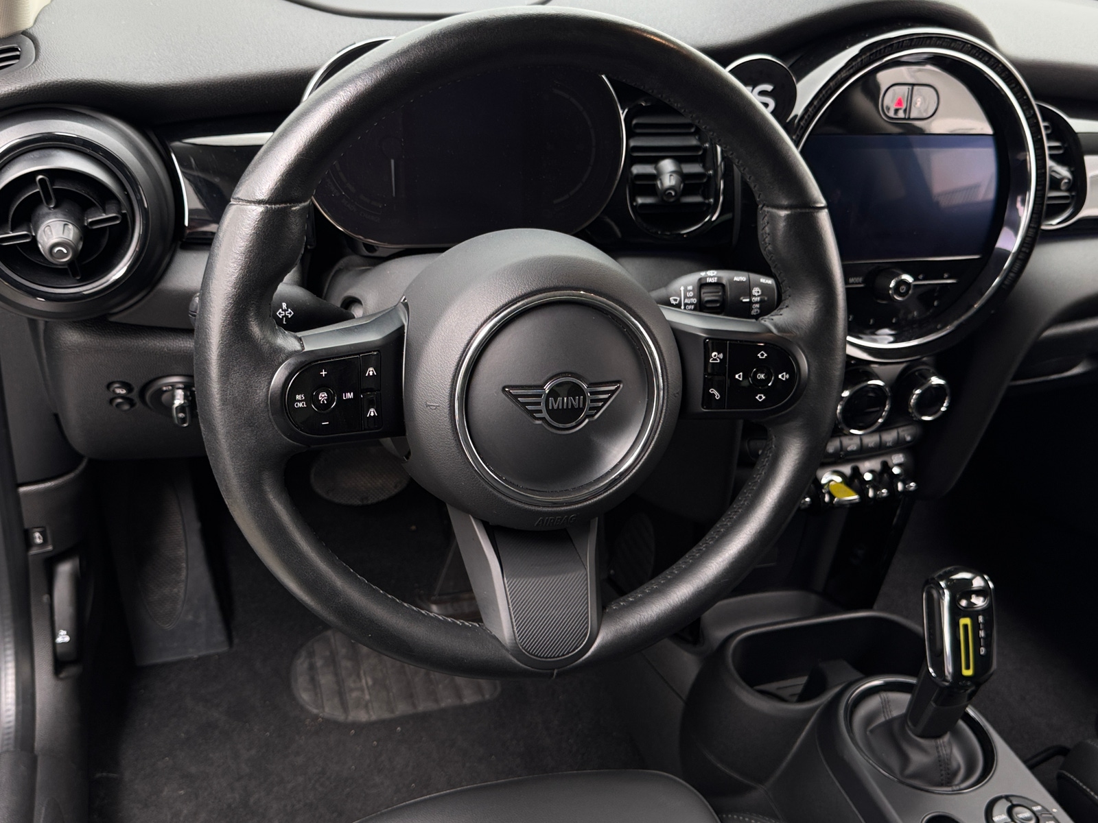 Thumbnail: 2022 MINI Cooper Hardtop - 4